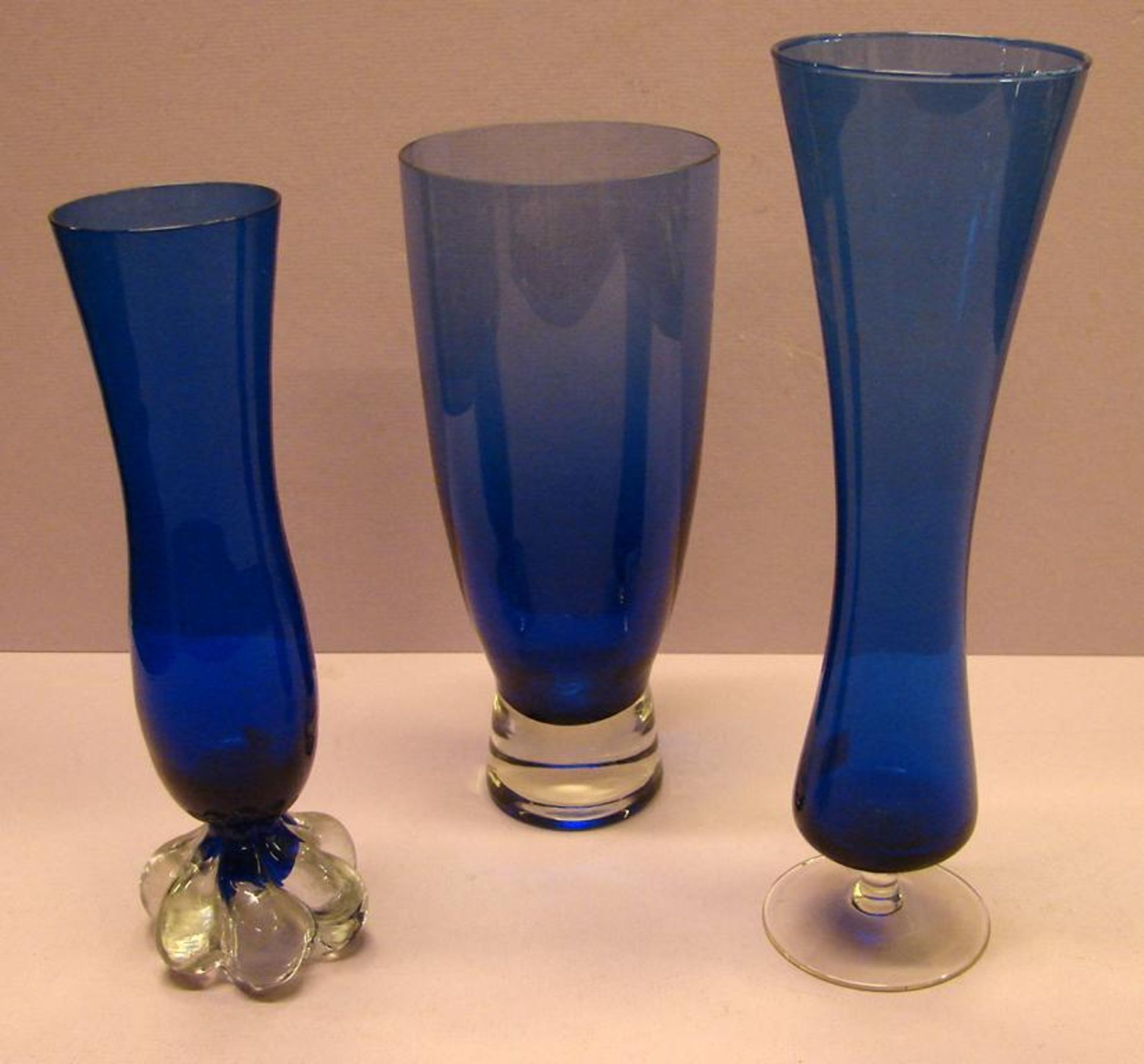 Konvolut Vasen, Glas, blau, H.ca. 22 - 26 cm- - -22.00 % buyer's premium on the hammer price19.