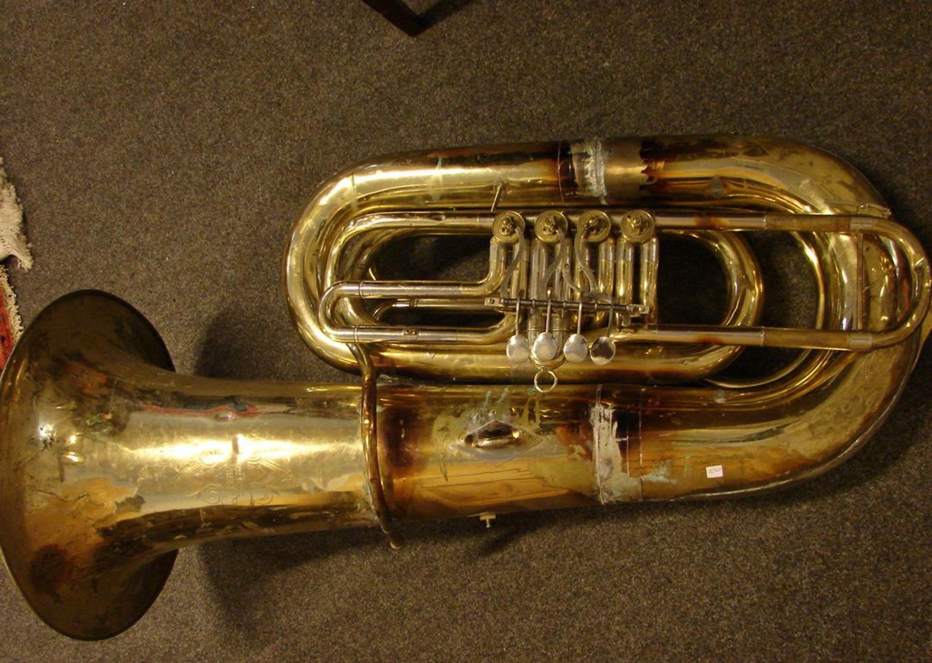 Tuba, bezeichnet: V.E.CERVENY, starke Gebrauchsspuren- - -22.00 % buyer's premium on the hammer