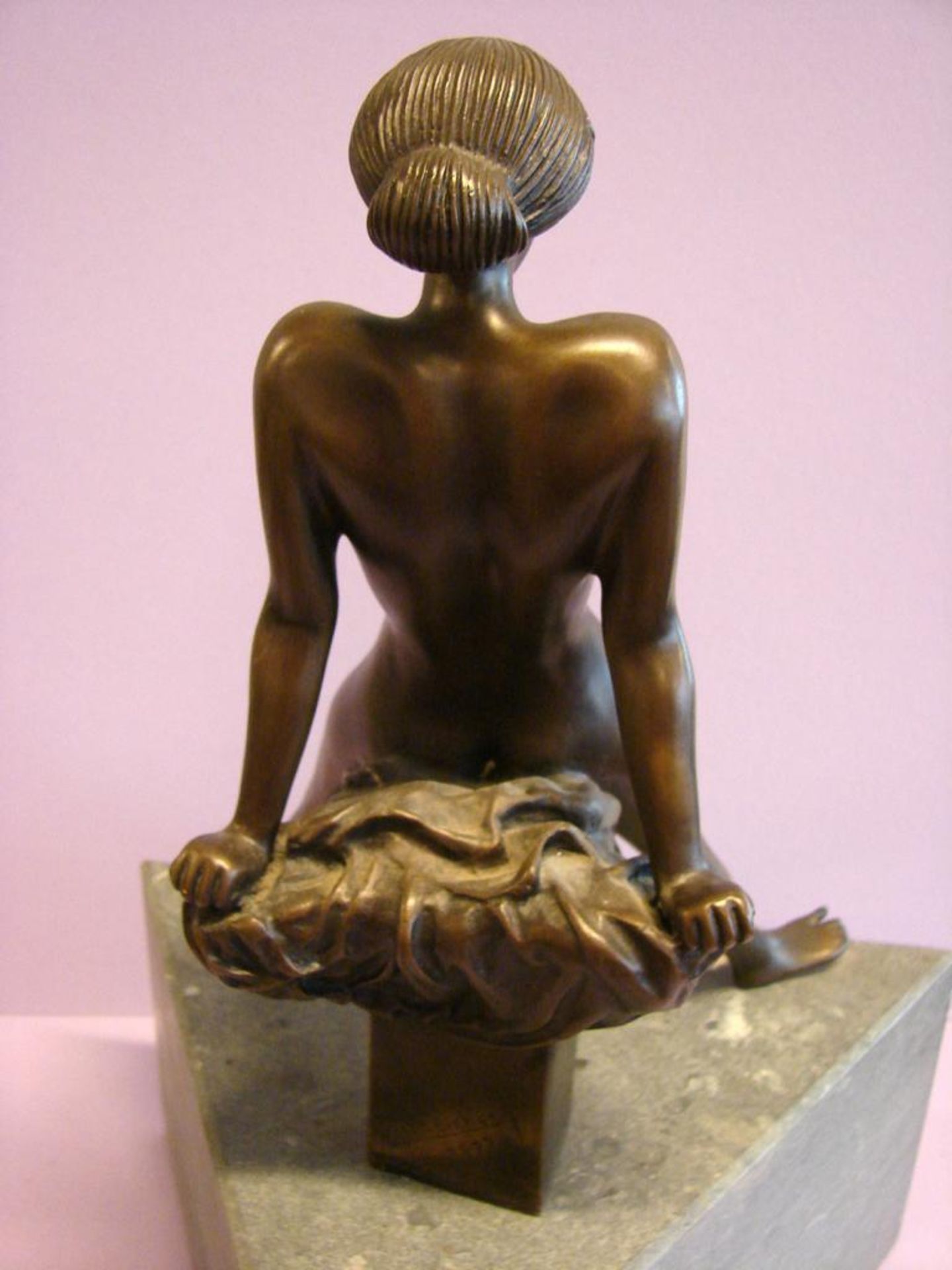 ARNO BREKER (1900-1991), Bronze auf Sockel, "Amphitrite", vollplastische Aktfigur,Signiert, - Bild 3 aus 3