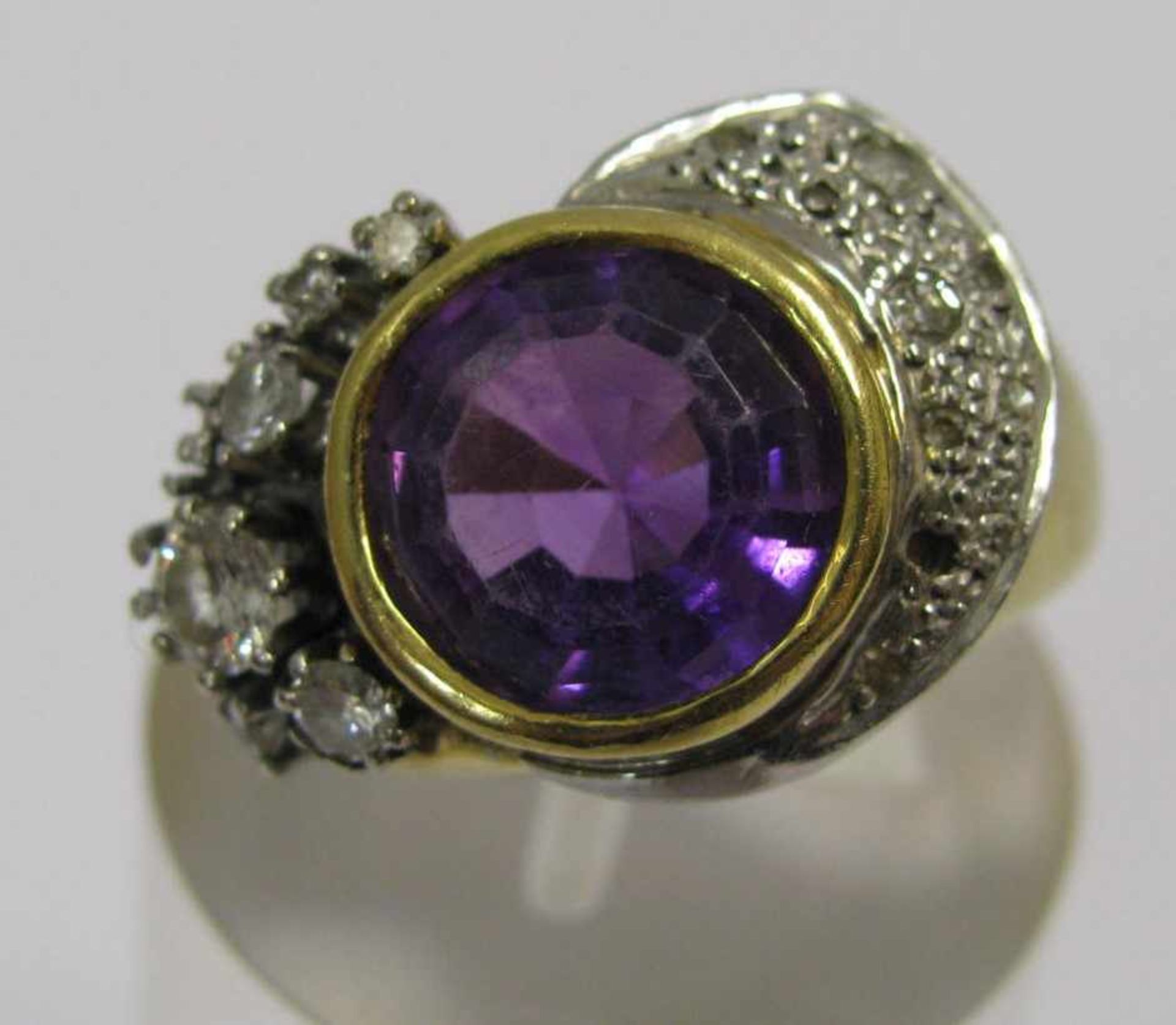 Damenring, Brillantbesatz, beschliffener Amethyst, 585er Gelbgold, gepunzt, 10,1 g, Tragespuren, 2