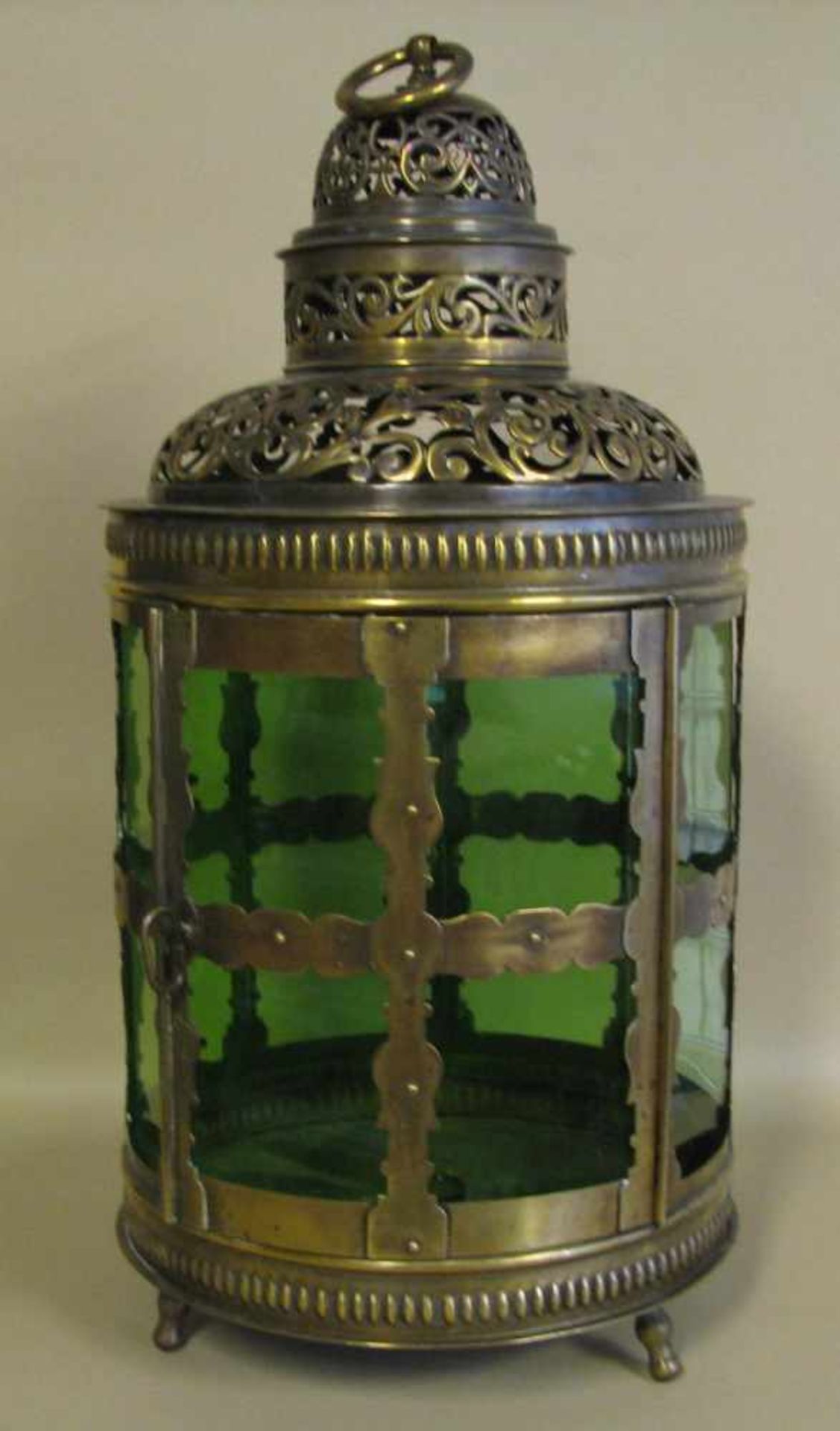 Flurlampe, 19. Jahrhundert, Messing reich verziert, h 50 cm, d 24 cm.