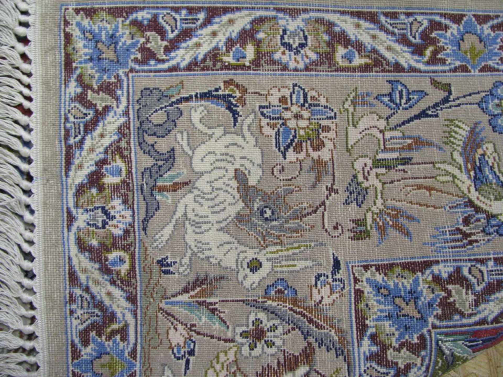 Isfahan, Persien, sehr fein geknüpft, Korkwolle und Seide auf Seide, sign., ca. 170 x 107 cm. - Bild 4 aus 4