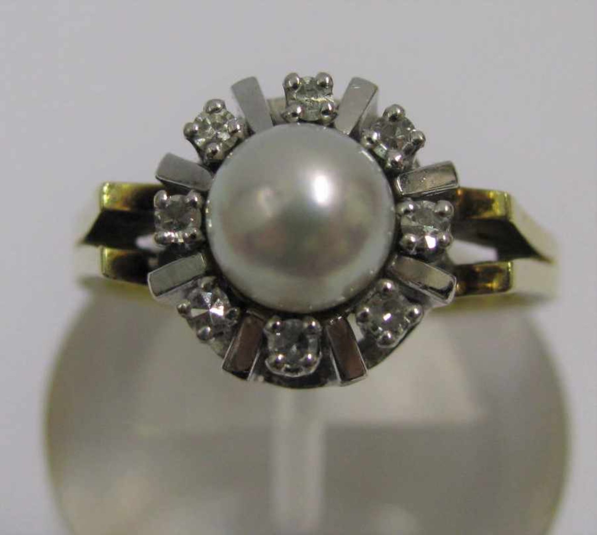 Damenring, Perle, 8 Brillanten, 585er Gelb- und Weißgold, 5,6 g, Ringgr. 55/56.