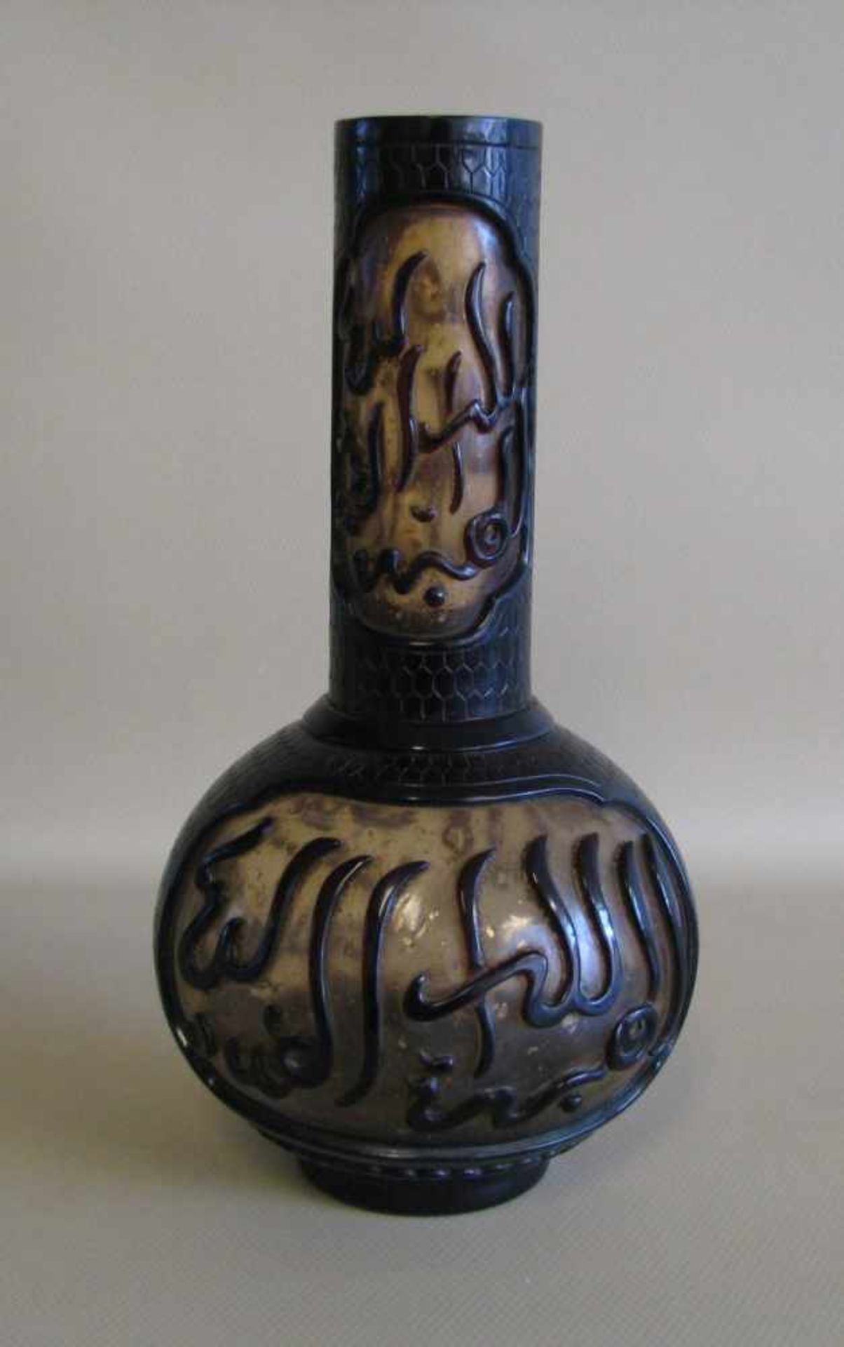 Seltene Vase, China, um 1900, Überfangglas mit eingeschlossenen Goldblättchen, Wandung und Korpus,
