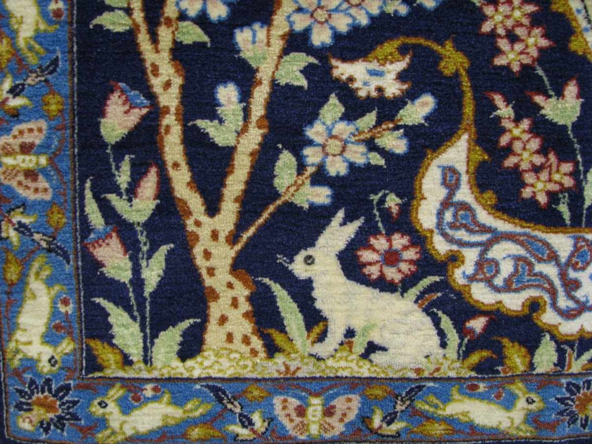 Isfahan, Persien, alt, Blüten- und Vogeldekor, ca. 94 x 68 cm. - Bild 2 aus 3