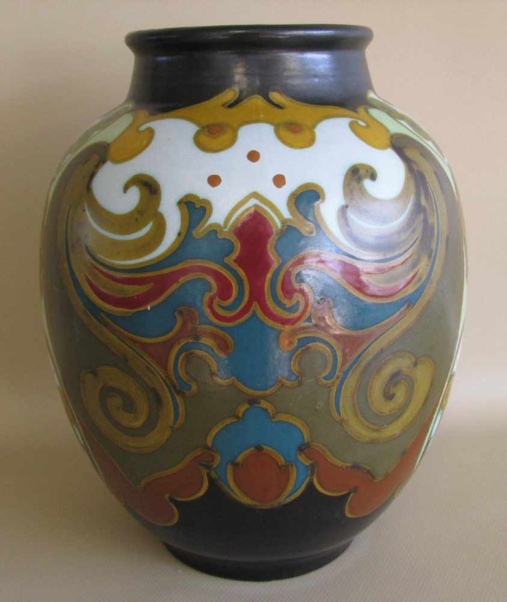 Jugendstil Vase, Arnhem Holland, um 1900, Keramik mit polychromer Bemalung, gem.,