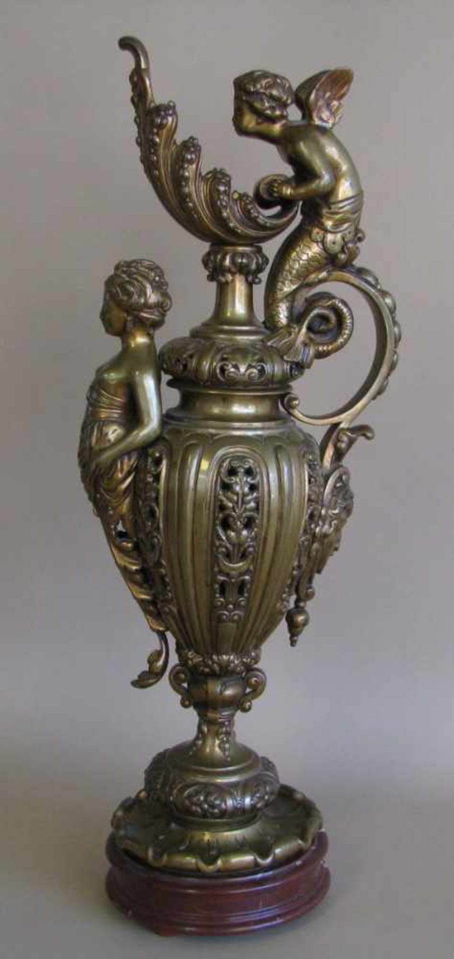 Henkelvase, Historismus, 19. Jahrhundert, Bronze mit Resten von Feuervergoldung, Marmorsockel, h