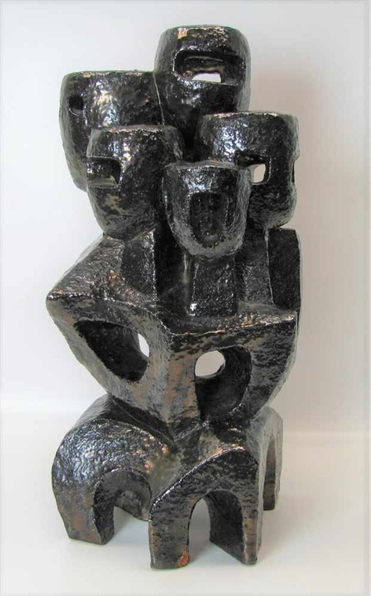 Unbekannter Bildhauer, Kubistische Tonskulptur, "Fünf Personen", Ton irisierend glasiert, Best. am