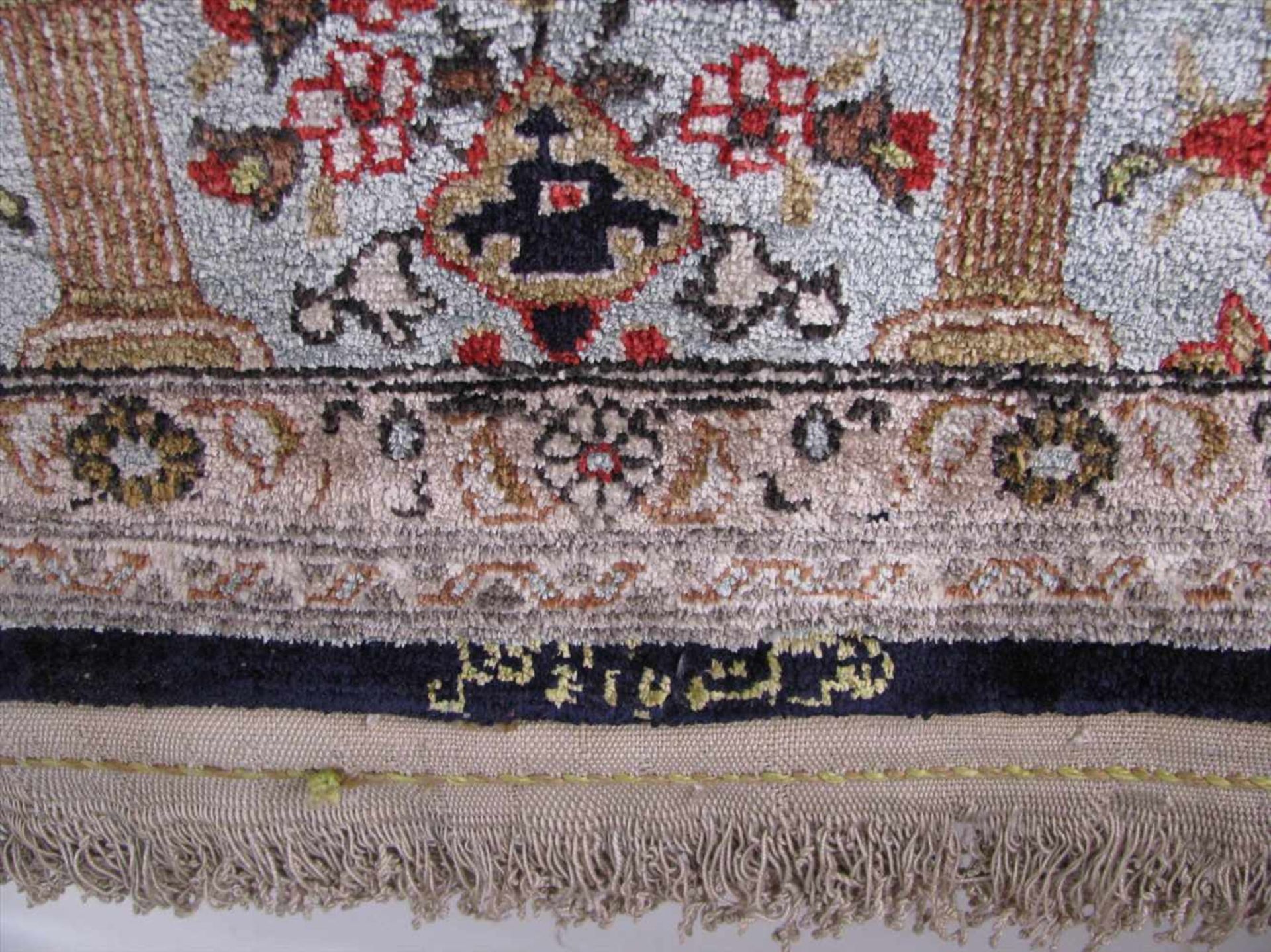 Ghom, Persien, Seide auf Seide geknüpft, signiert, ca. 170 x 105 cm. - Bild 2 aus 4