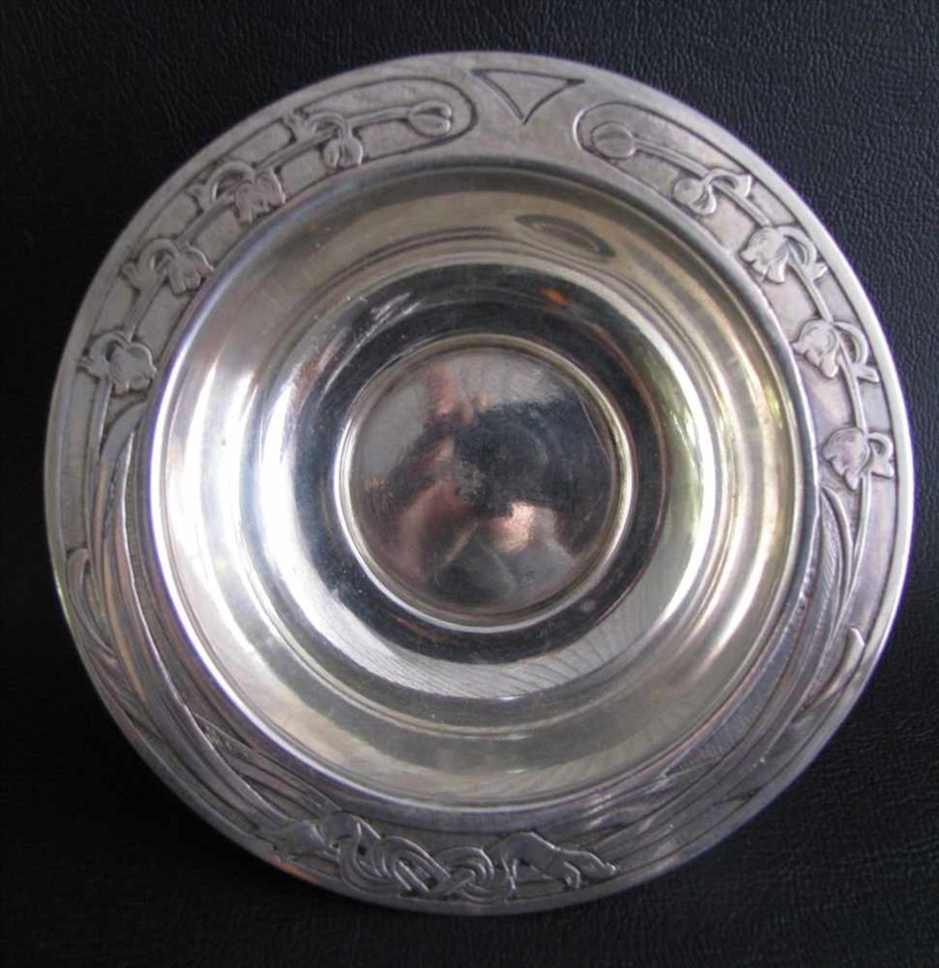 Schälchen, Jugendstil, Deutsch, um 1900, 800er Silber, gepunzt, 65 g, h 3,2 cm, d 9 cm. - Image 2 of 3
