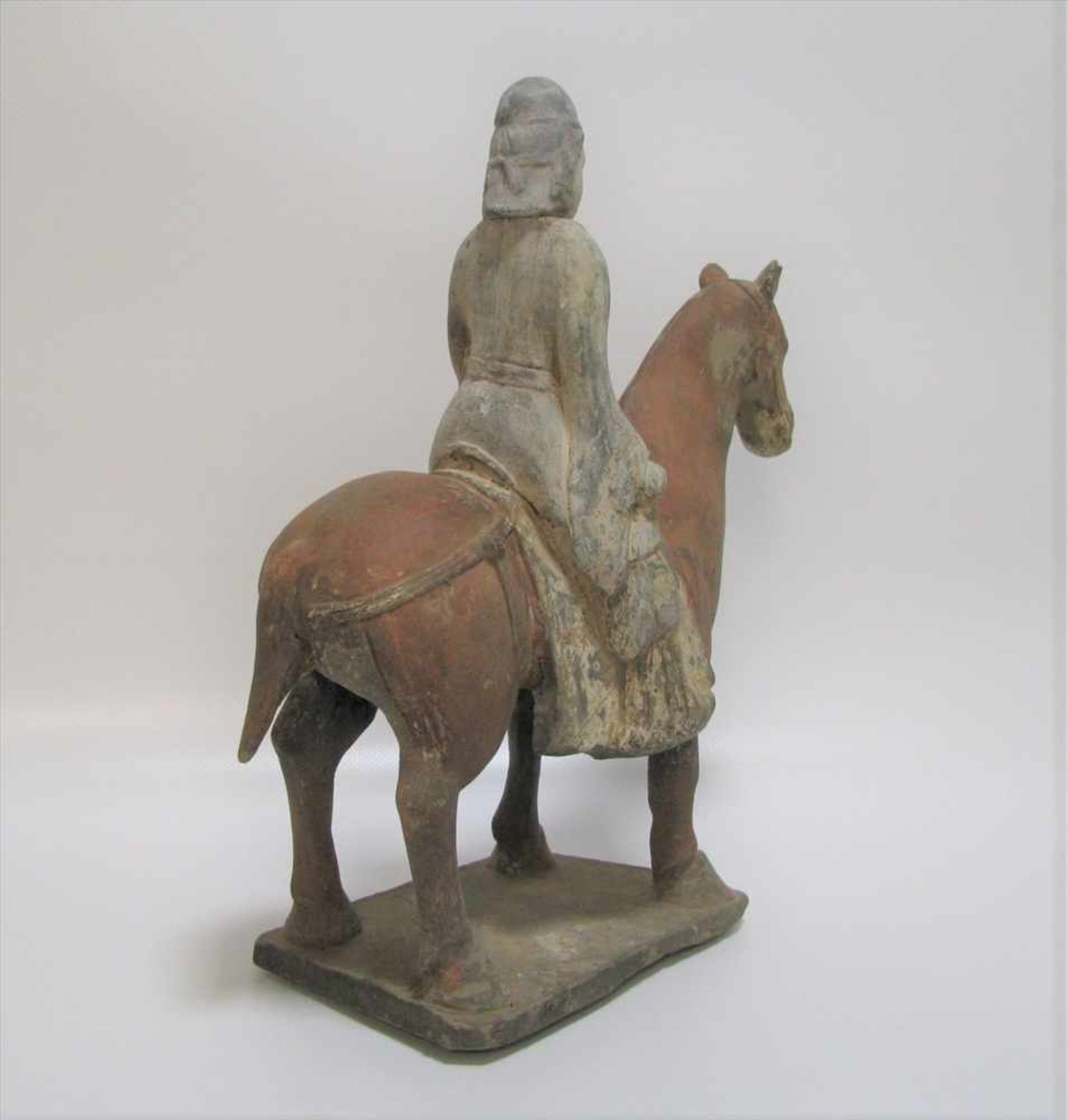 Reiter zu Pferd, China, Nördliche Qi Dynastie, 550 - 577 n.Chr., Terrakotta mit Resten von - Image 3 of 4