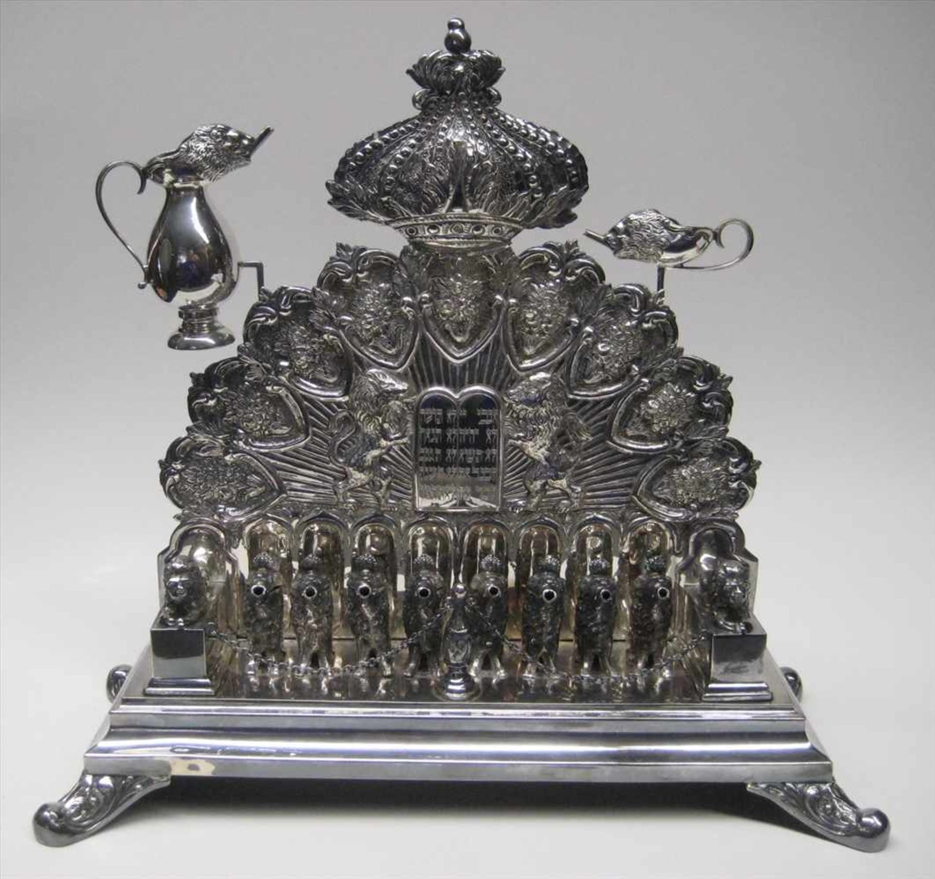 Judaica, Chanukka Öllampe, 1. Hälfte 20. Jahrhundert, 835er Silber, gepunzt, 1710 g, 34 x 36 x 15