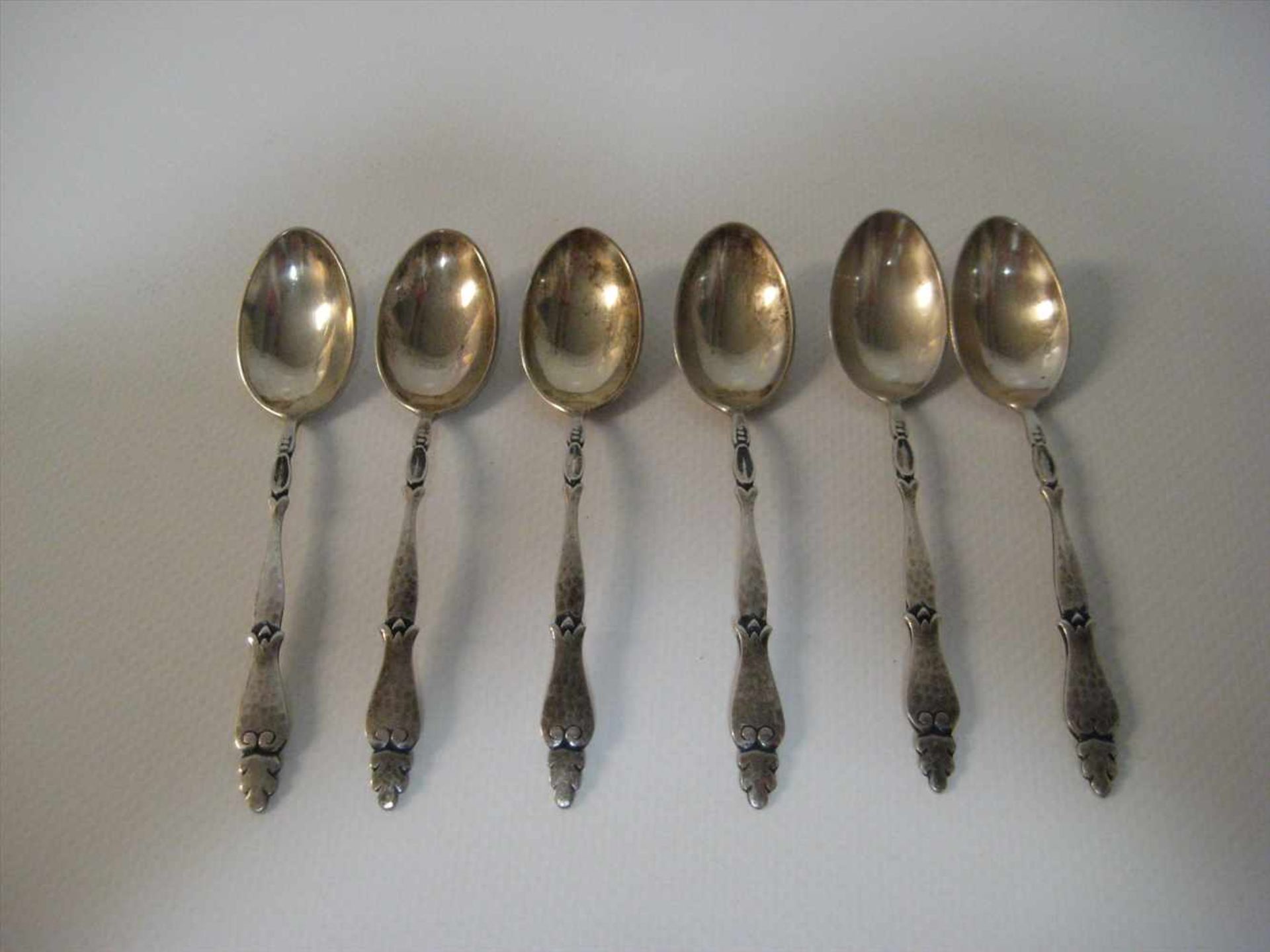 6 Jugendstil Teelöffel, Wilkens, um 1900, 800er Silber, gepunzt, 46,8 g, l 9,7 cm.