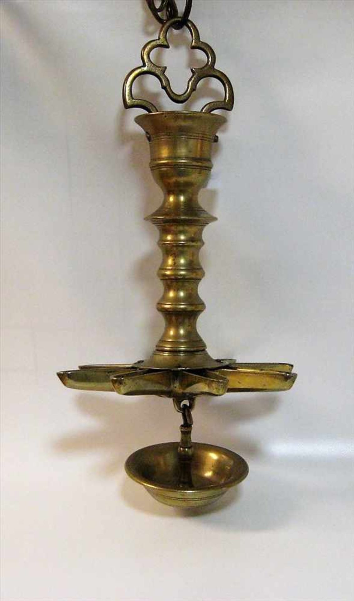 Judaica, Antike Sabbatlampe, Nürnberg, 1. Hälfte 19. Jahrhundert, 8 Brenner, mit Auffangschale, h 49