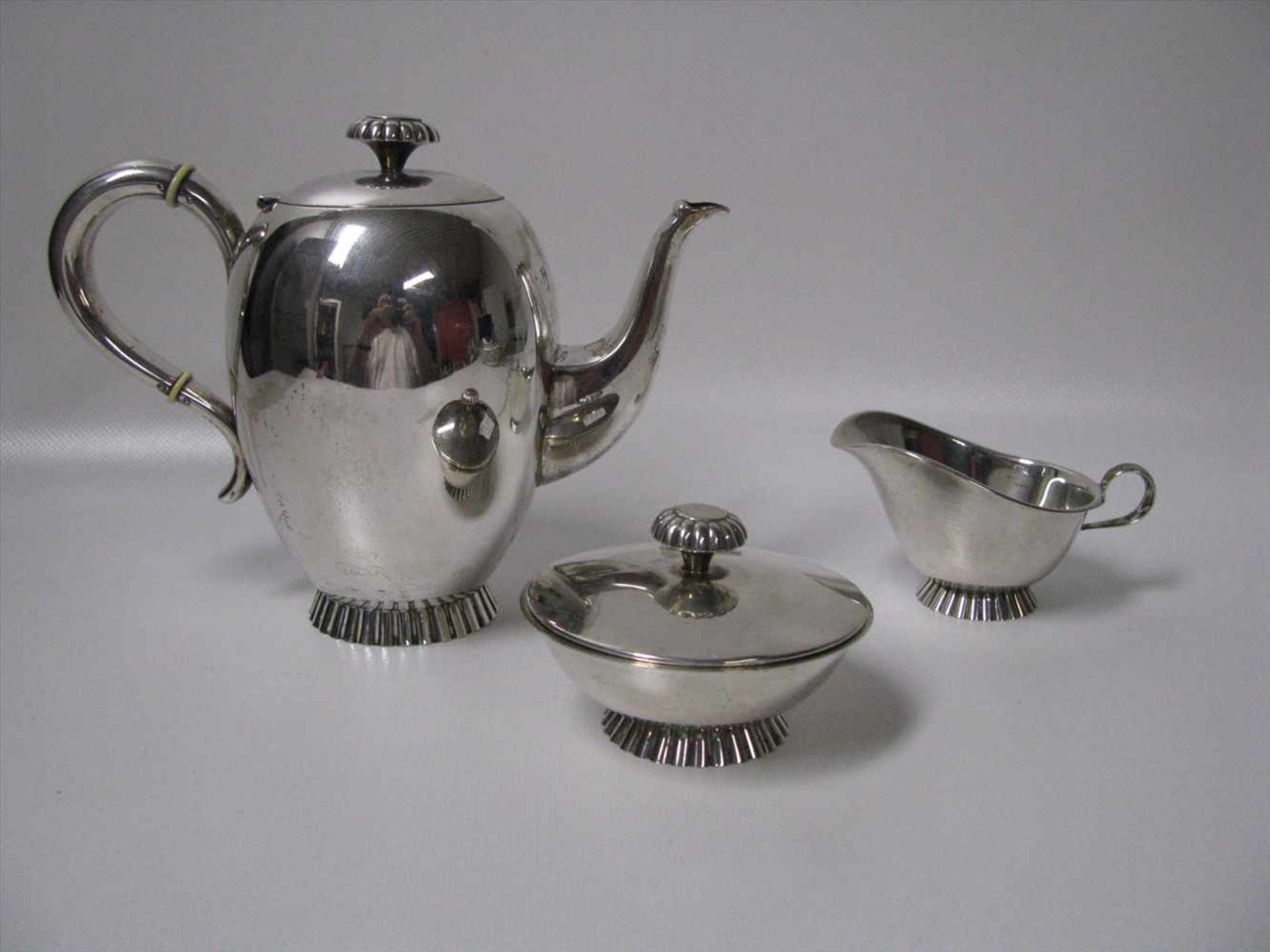 3 teiliges Teeservice, Wilkens Silber, 1930/40er Jahre, 835er Silber, gepunzt, 508 g, Kanne h 15 cm,