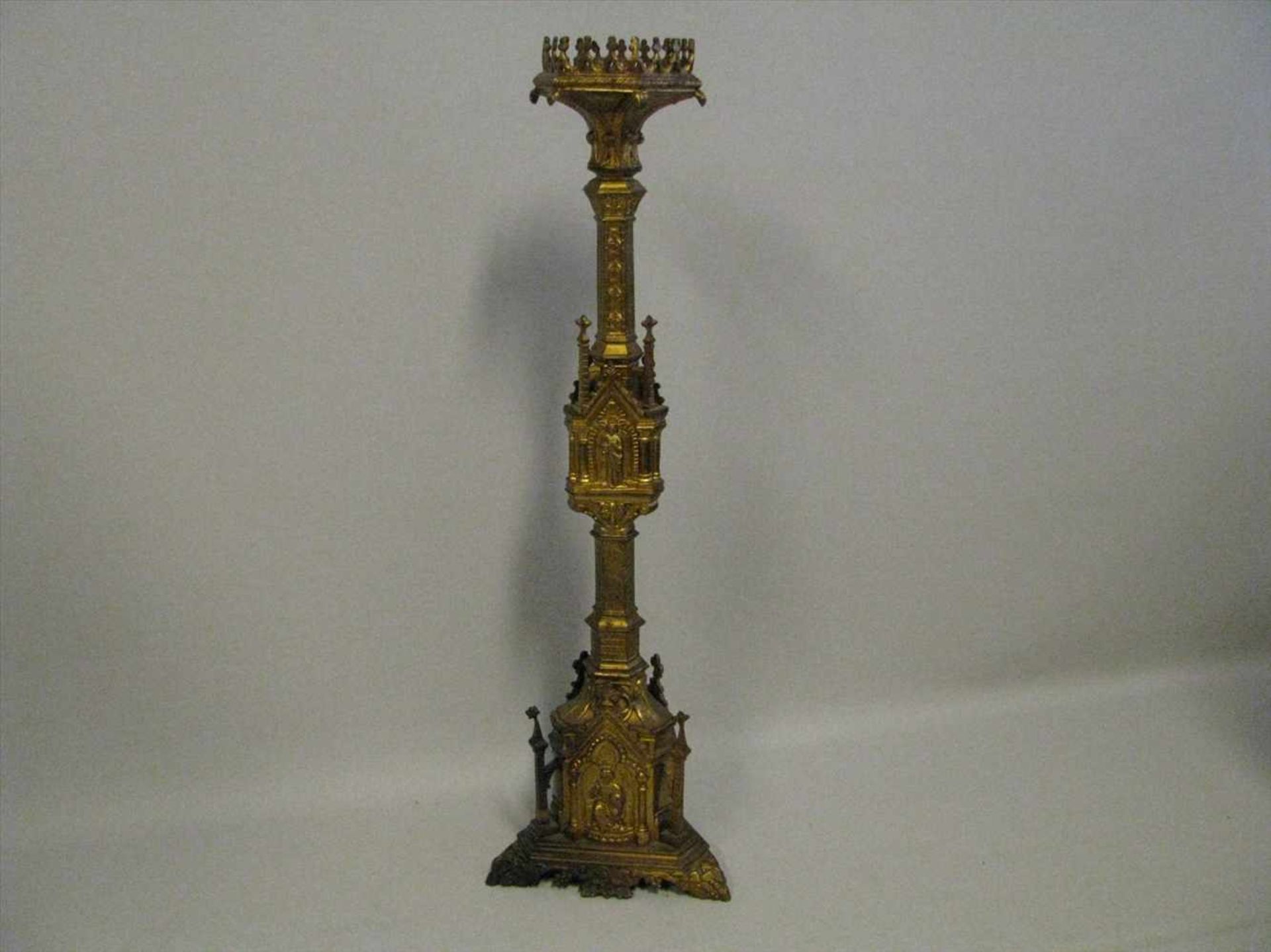 Kirchenkerzenleuchter, Neo-Renaissance, 19. Jahrhundert, Bronze teils mit Feuervergoldung, 81 x 25 x