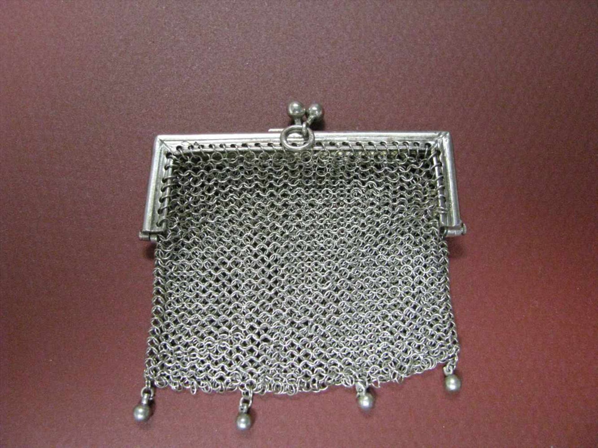 Kleine Geldbörse, 800er Silber, gepunzt, 34 g, 6 x 6,5 cm.