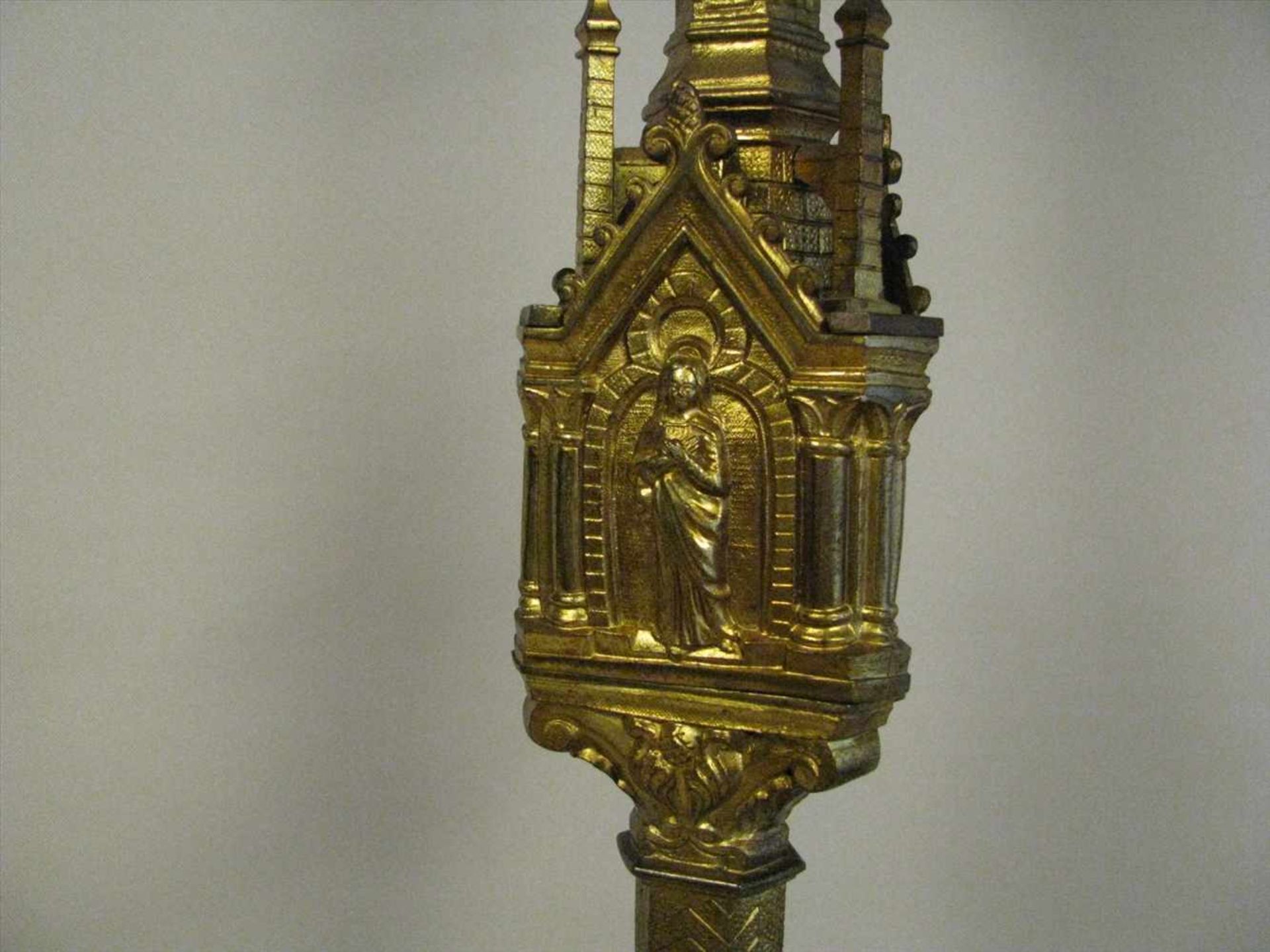 Kirchenkerzenleuchter, Neo-Renaissance, 19. Jahrhundert, Bronze teils mit Feuervergoldung, 81 x 25 x - Image 2 of 2