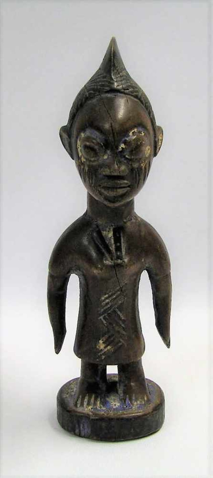 Zwillingsfigur, Ere Ibedji, Afrika, Nigeria, Yoruba, Holz beschnitzt, Reste von blauer Färbung, 22,5