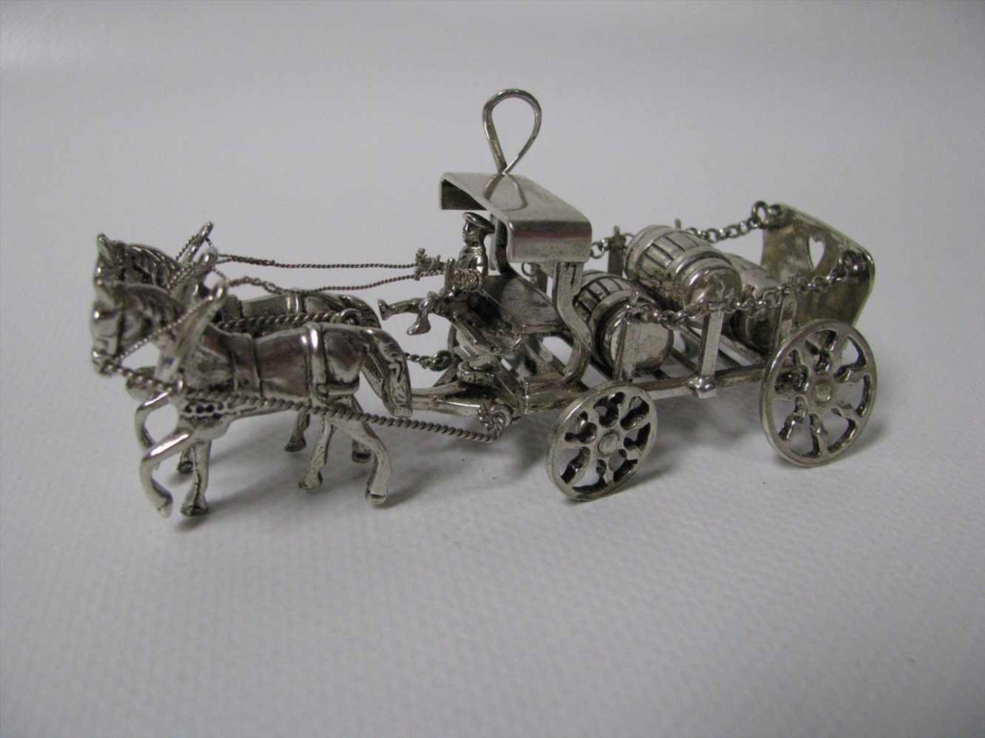 Silberminiatur, Bierwagengespann gezogen durch zwei Pferde, 835er Silber, 87 g, 4,5 x 10 x 3,5 cm.
