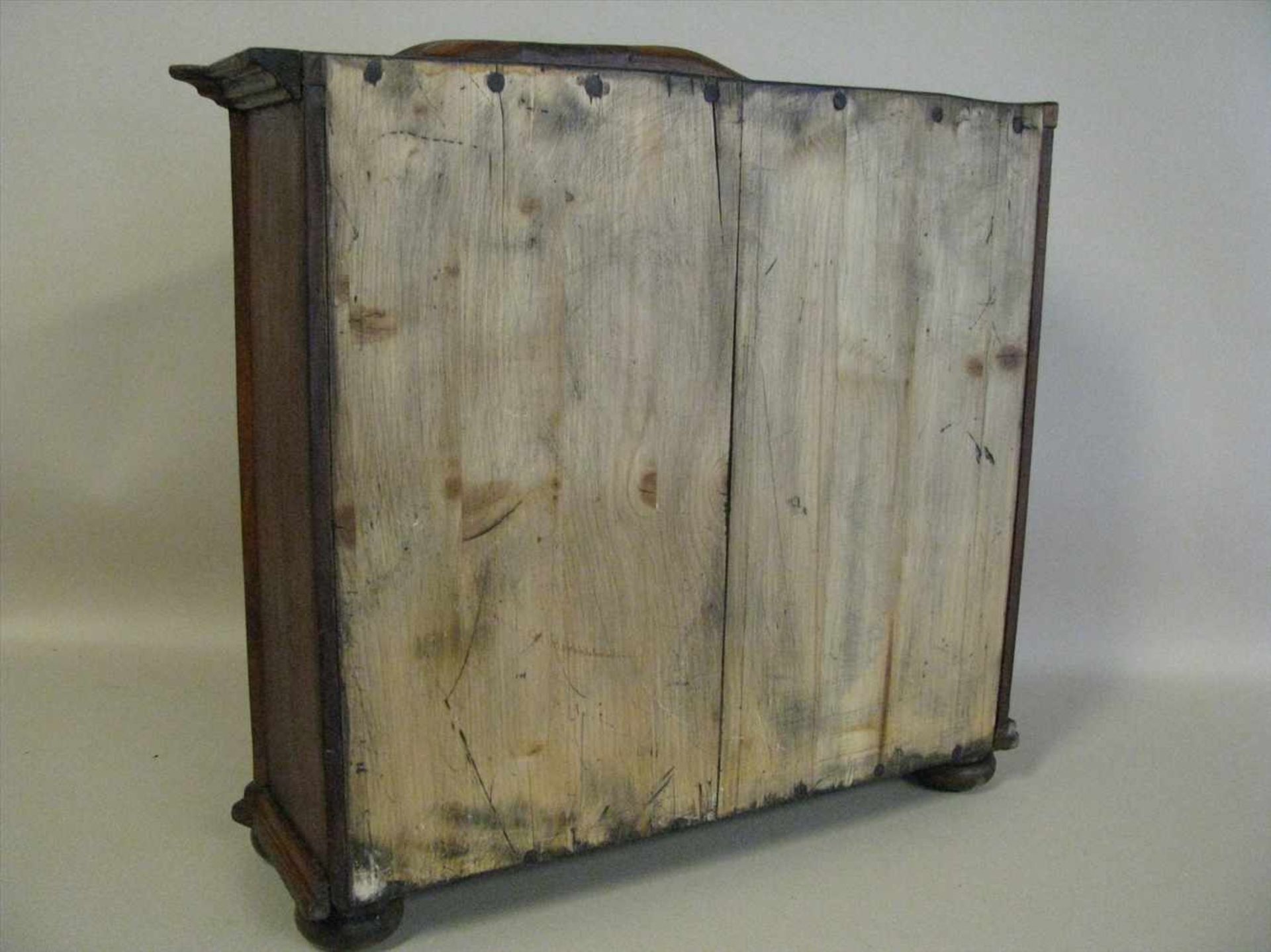 Modell-Bodenseeschrank, Nussbaum massiv, 2-türig, 45 x 46 x 22 cm. - Image 4 of 4