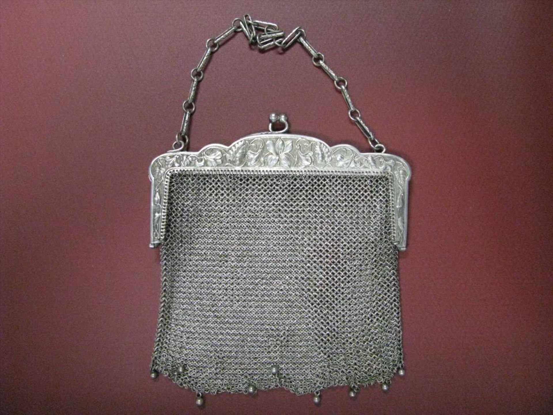 Abendtasche, Jugendstil, um 1900, 800er Silber, gepunzt, 103 g, 13 x 12,5 cm.