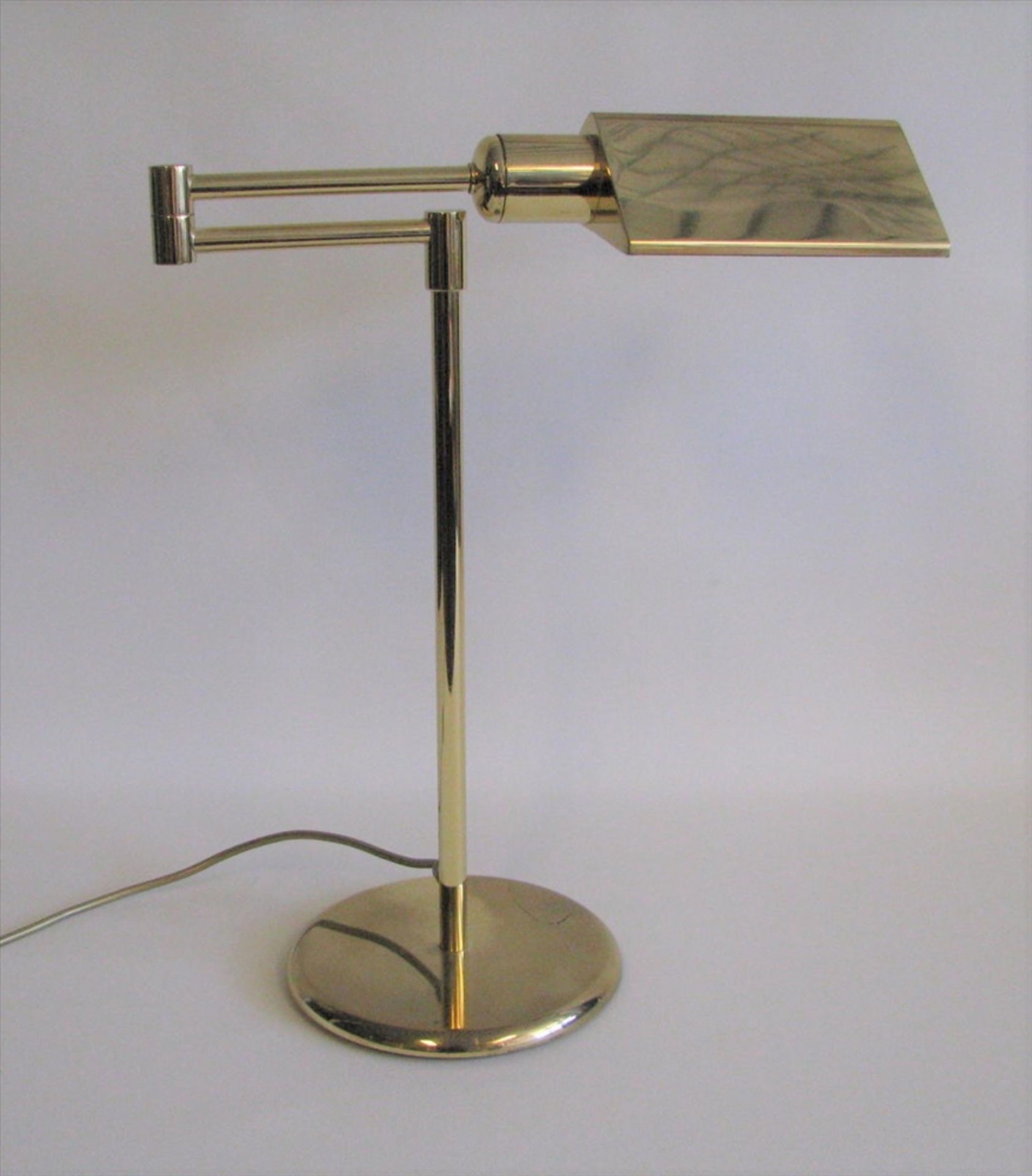 Tischlampe, Italien, Ego Luce, 1960/70er Jahre, Messing, schwenkbar, h 48 cm, d 41 cm.- - -19.00 %