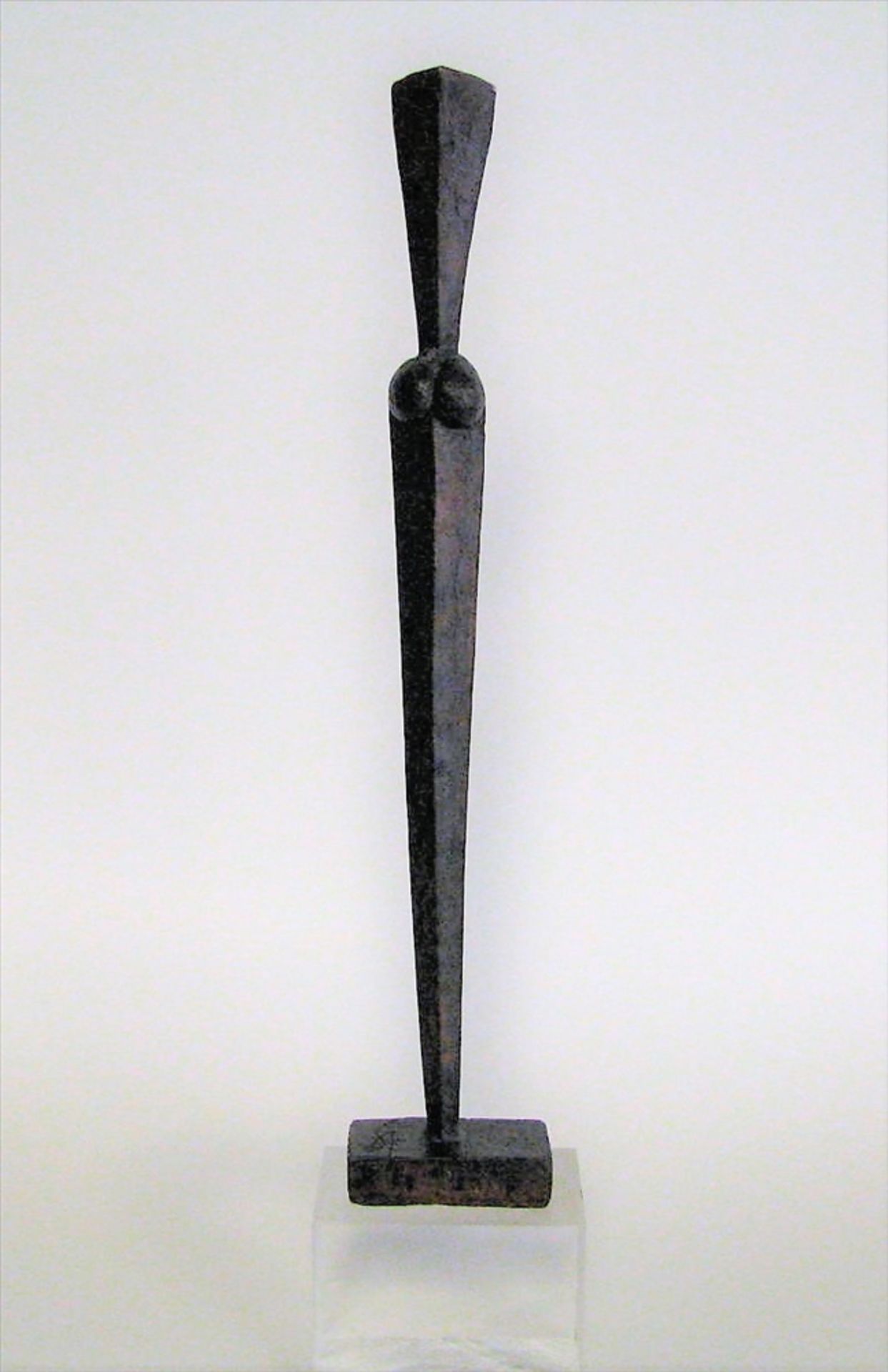 Scheurer, Volker, *1963, deutscher Bildhauer, tätig in Weil am Rhein,Weibliche Stele, Bronze - Bild 2 aus 2