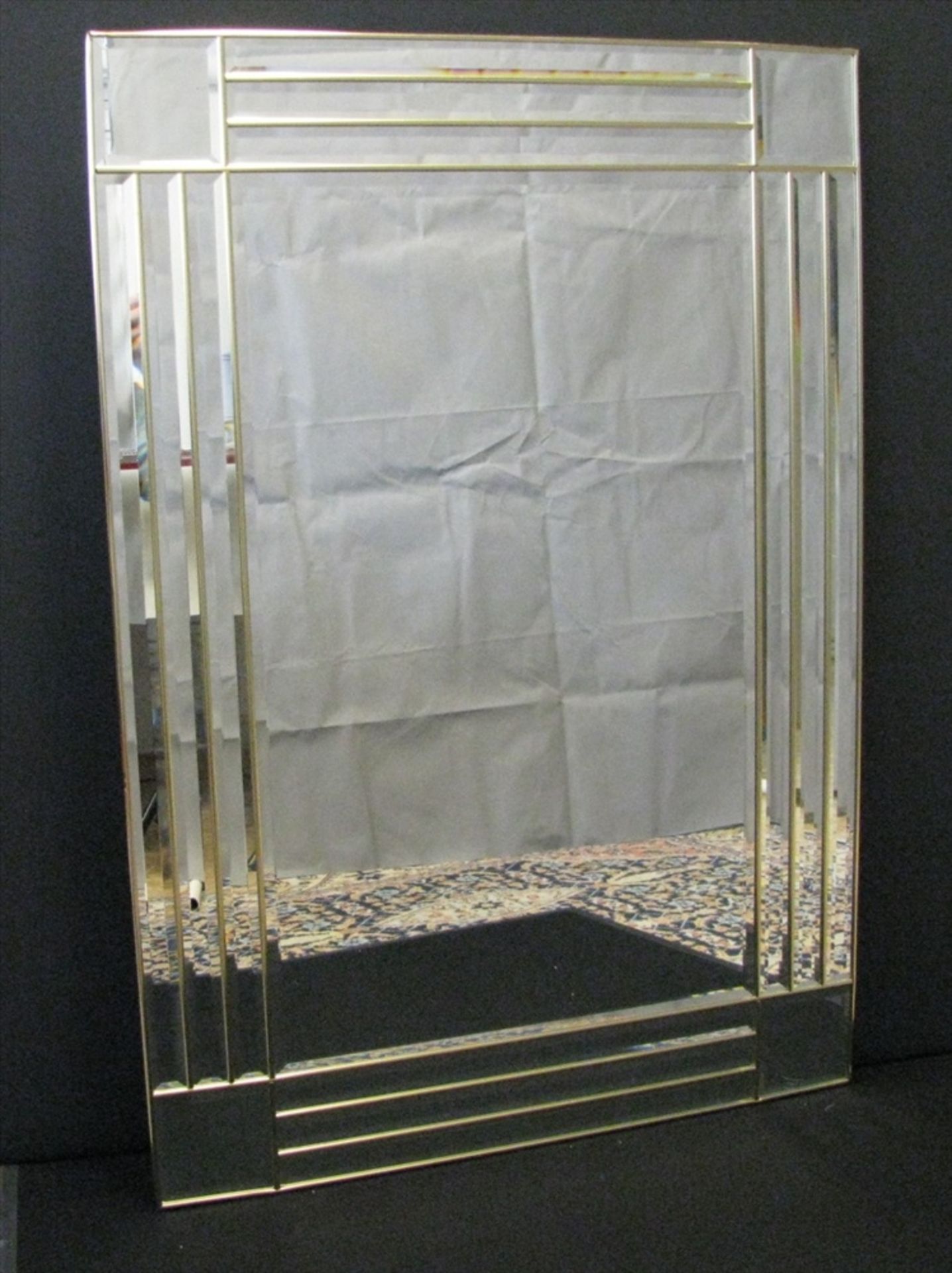 Spiegel, Spiegelgalerie Hamburg, facettiertes Spiegelglas in Messingfassung, 100 x 70,5 cm.- - -19.