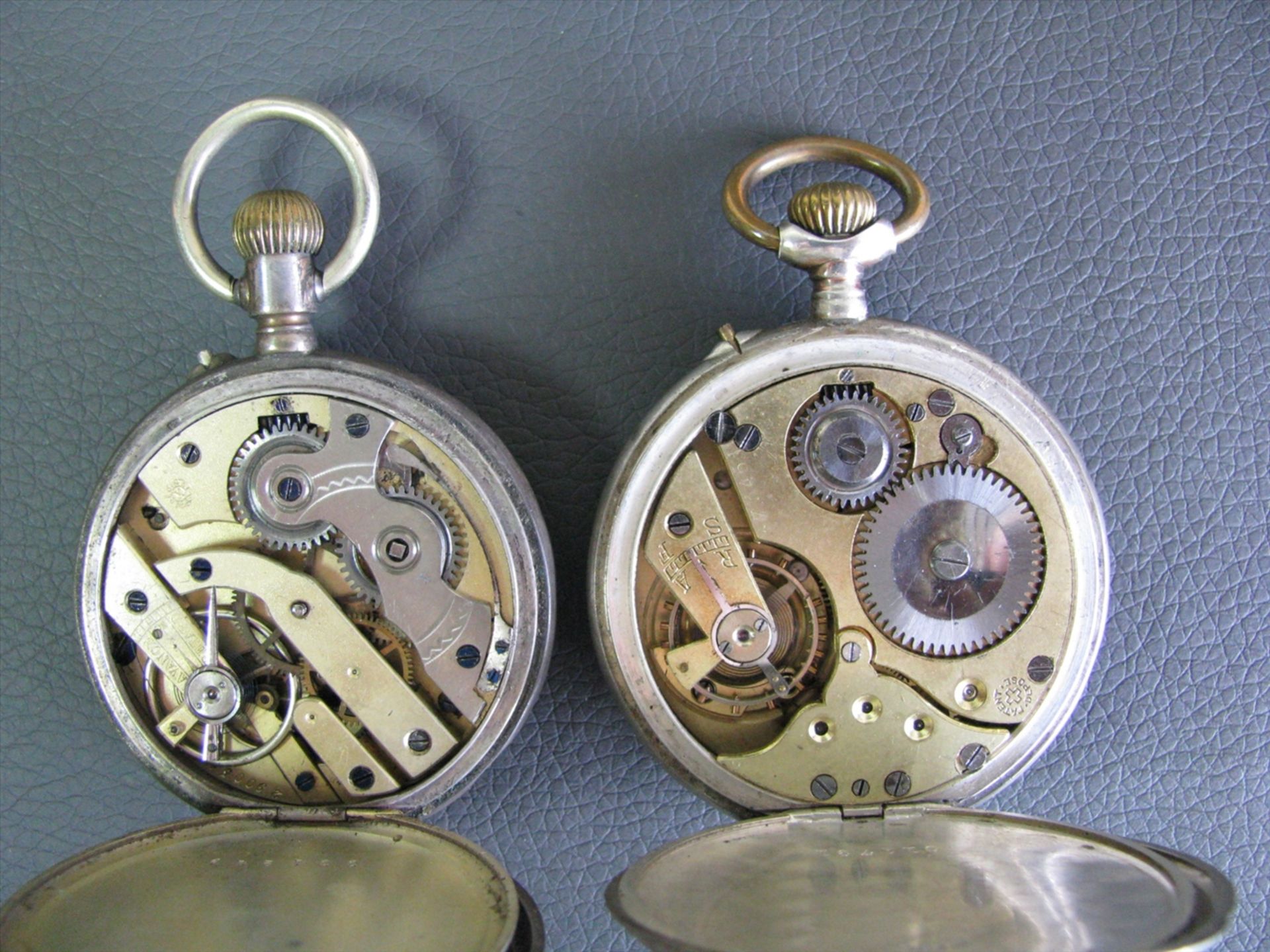 2 Taschenuhren, 19. Jahrhundert, Gehäuse Silber, Kronenaufzug, Werke laufen an, d 4,5/5 cm.- - -19. - Bild 3 aus 3