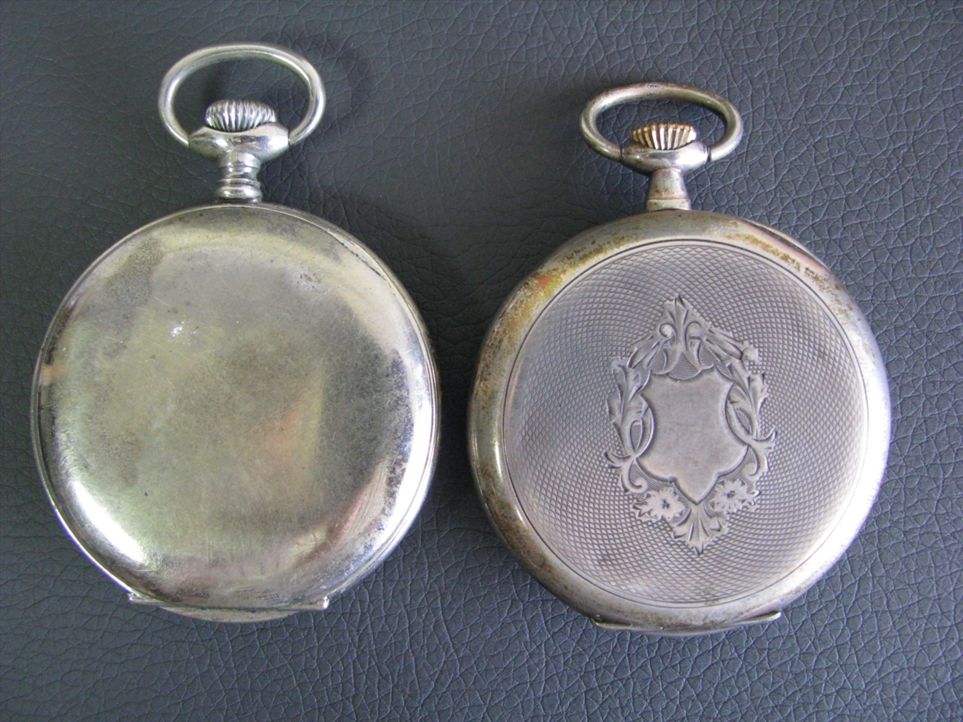 2 Taschenuhren, um 1900, 1 x Silbergehäuse, Kronenaufzug, 1 x intakt/1 x defekt, d 4,7/5 cm.- - - - Bild 2 aus 3