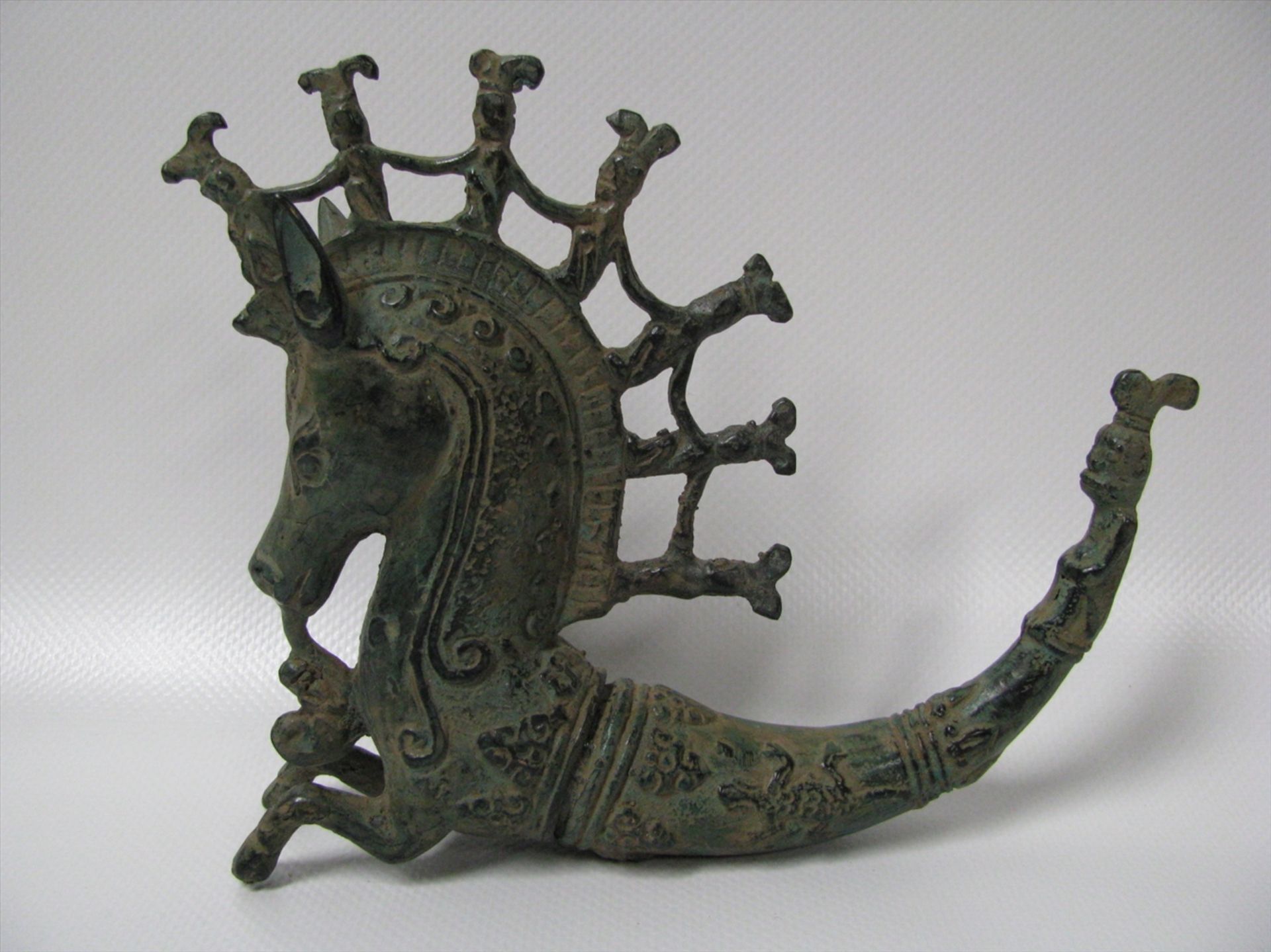 Gefäß in Form eines Pferds, Bronze patiniert, nach antikem Vorbild, 13 x 16 x 3,5 cm.- - -19.00 %