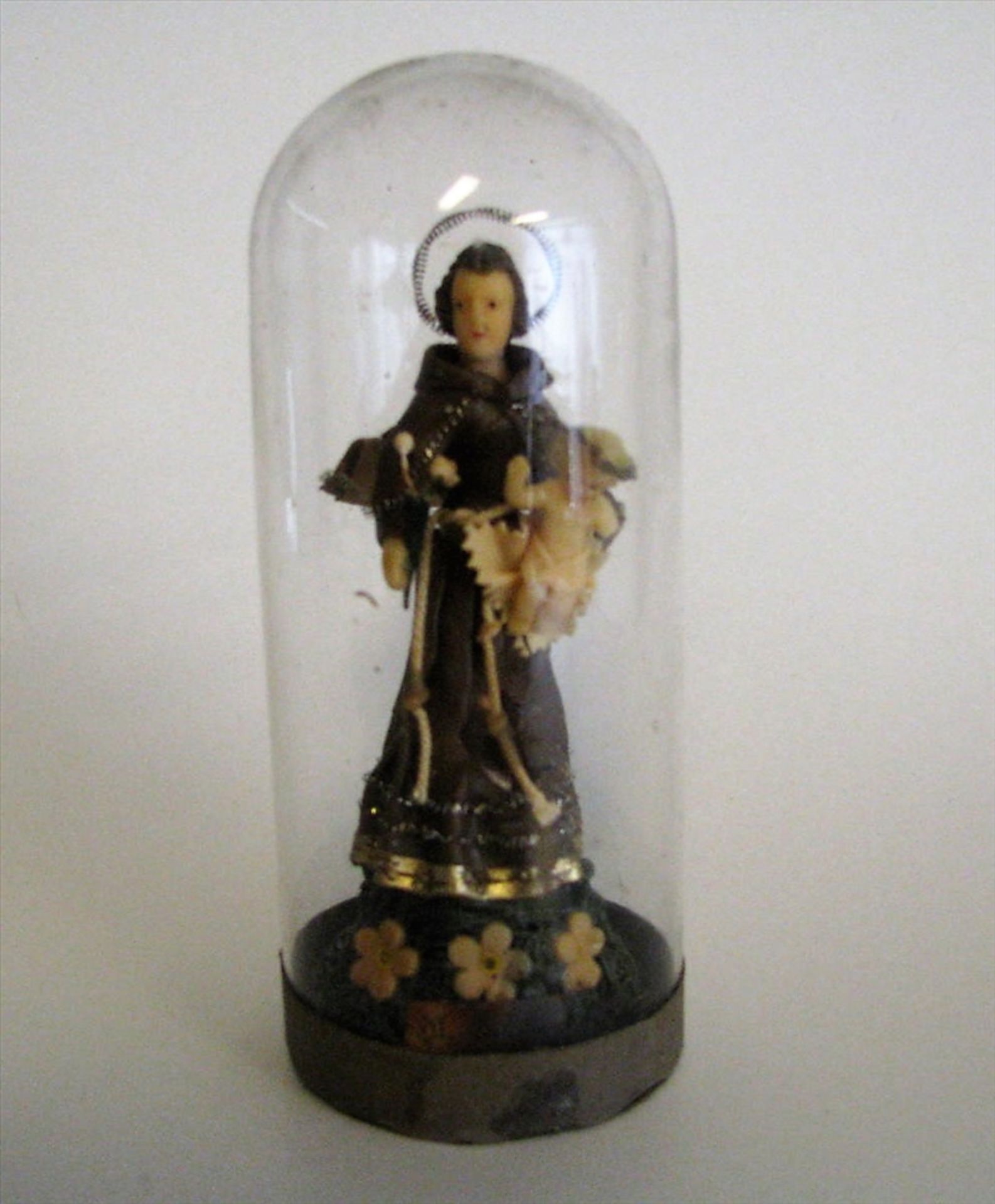 Wachsfigur, Heiliger Antonius, 19. Jahrhundert, Glasstulpe, besch., h 12 cm, d 5 cm.- - -19.00 %