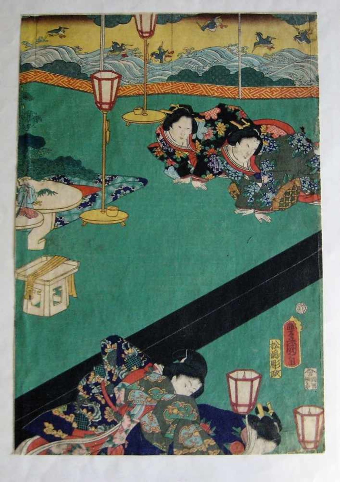 3 Farbholzschnitte, Japan, 19. Jahrhundert, Tryptichon, "Personen am Hof", sign., 35,5 x 24,5 cm, - Image 3 of 4