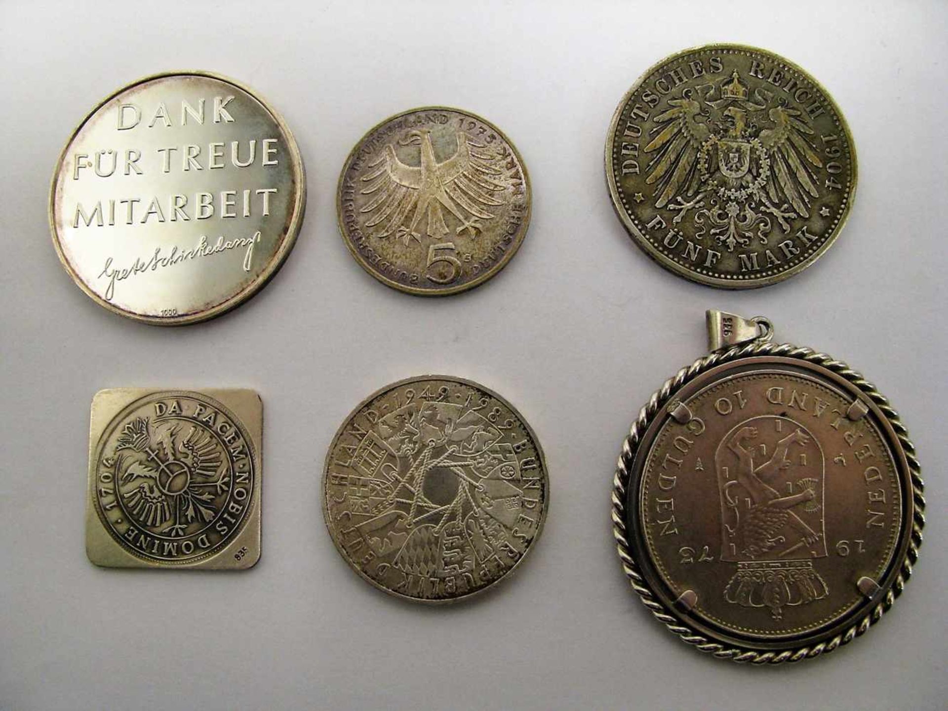 Konvolut von 6 Silbermünzen und Medaillen, Silber, 125 g.- - -19.00 % buyer's premium on the - Bild 2 aus 2