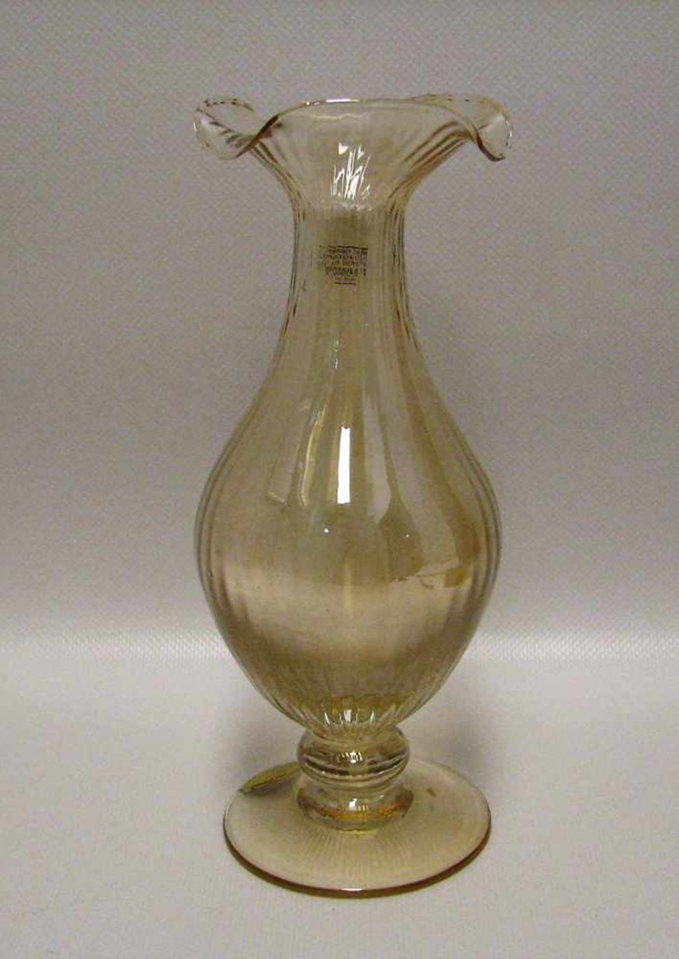 Vase, Italien, Murano, irisierendes Glas mit Reliefwandung, Originaletikett, h 20,5 cm, d 9