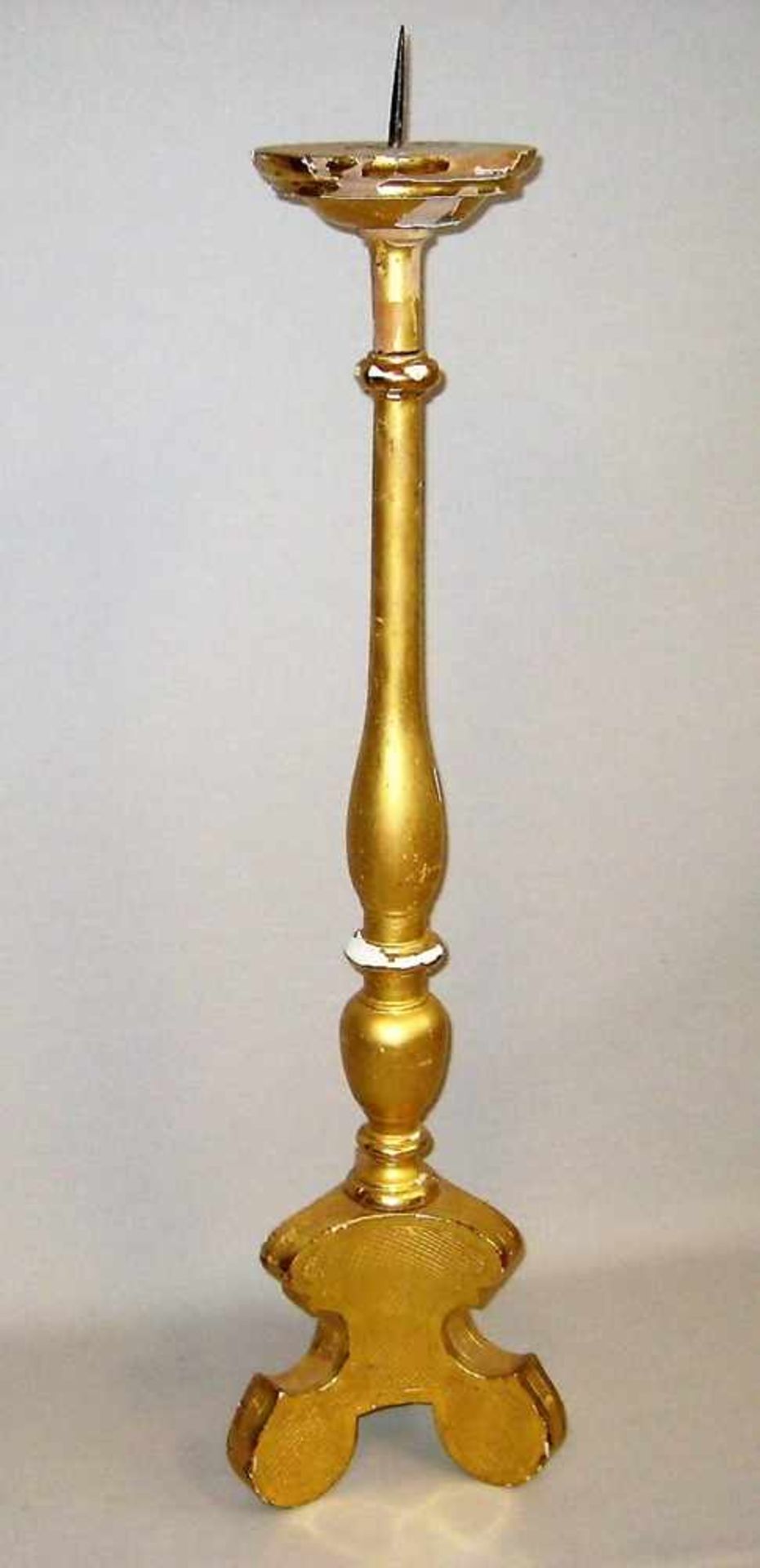 Kirchenkerzenleuchter, um 1800, Holz mit Blattvergoldung, h 86 cm, d 20 cm.- - -19.00 % buyer's