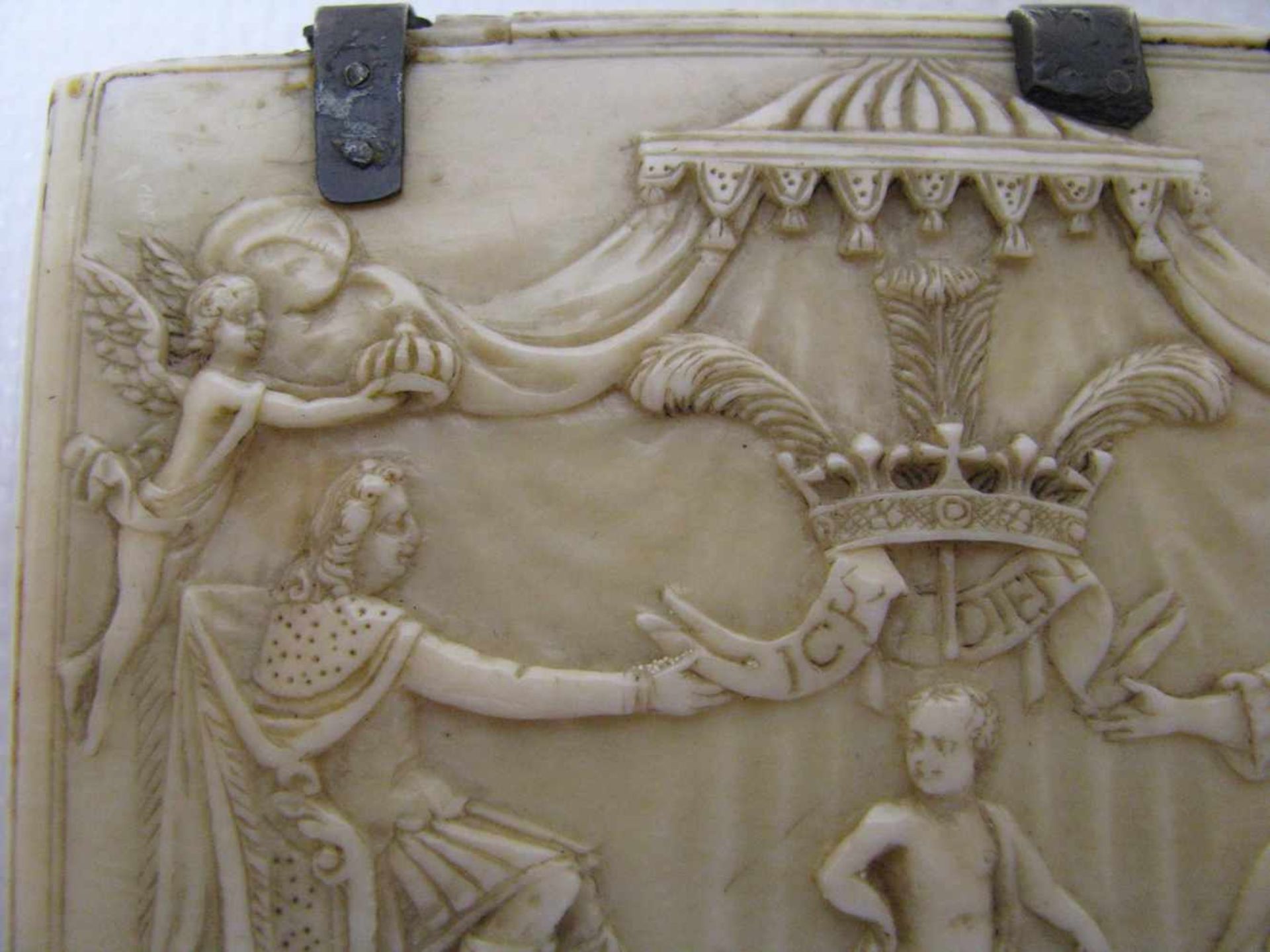 Seltene Schnupftabakdose, England, Wales, um 1700, Elfenbein fein beschnitzt mit Darstellung einer - Image 7 of 7