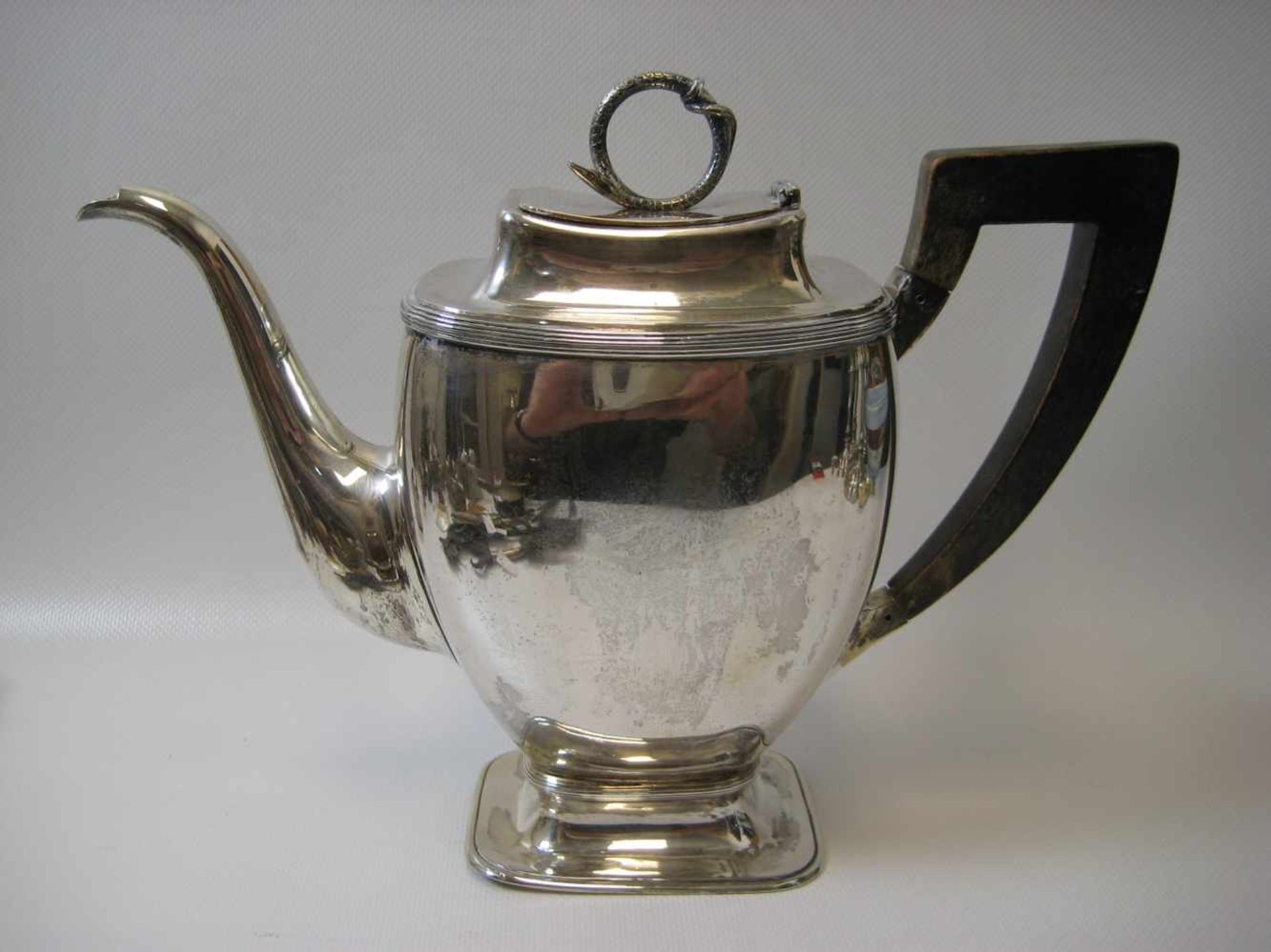 Teekanne, Empire, Knauf in Form einer Schlange, 835er Silber, gepunzt, 676 g, Holzgriff, 21 x 27 x