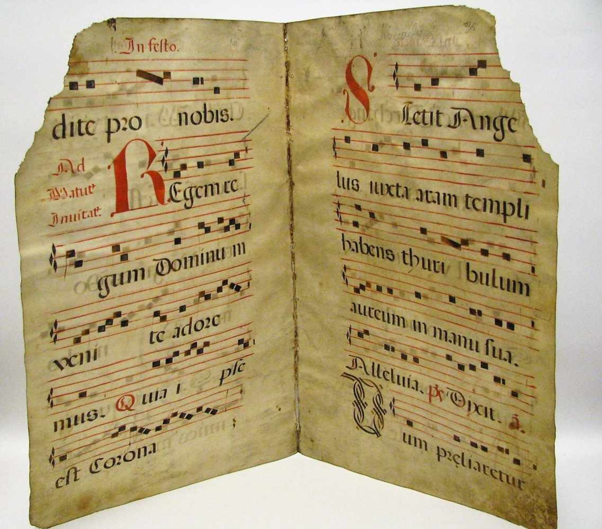 Antikes Notenblatt, auf Pergament gemalt, Doppelseite, 68 x 52 cm.- - -19.00 % buyer's premium on