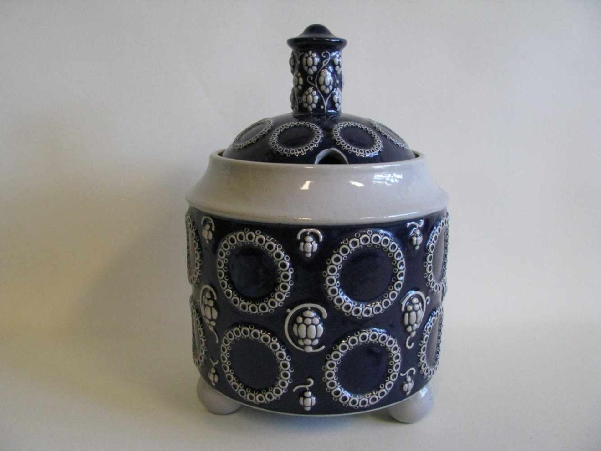 Bowlegefäß, Jugendstil, Westerwald, um 1900, Steingut mit blauer Bemalung, h 32 cm, d 22 cm.- - -