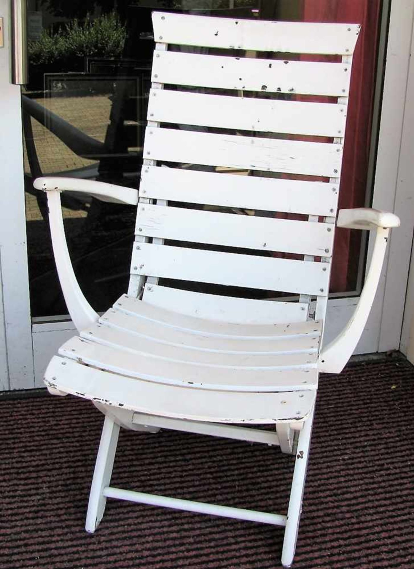 Deckchair, Buche Weiß gelackt, verstell- und klappbar, 1. Hälfte 20. Jahrhundert, 97 x 65 x 70