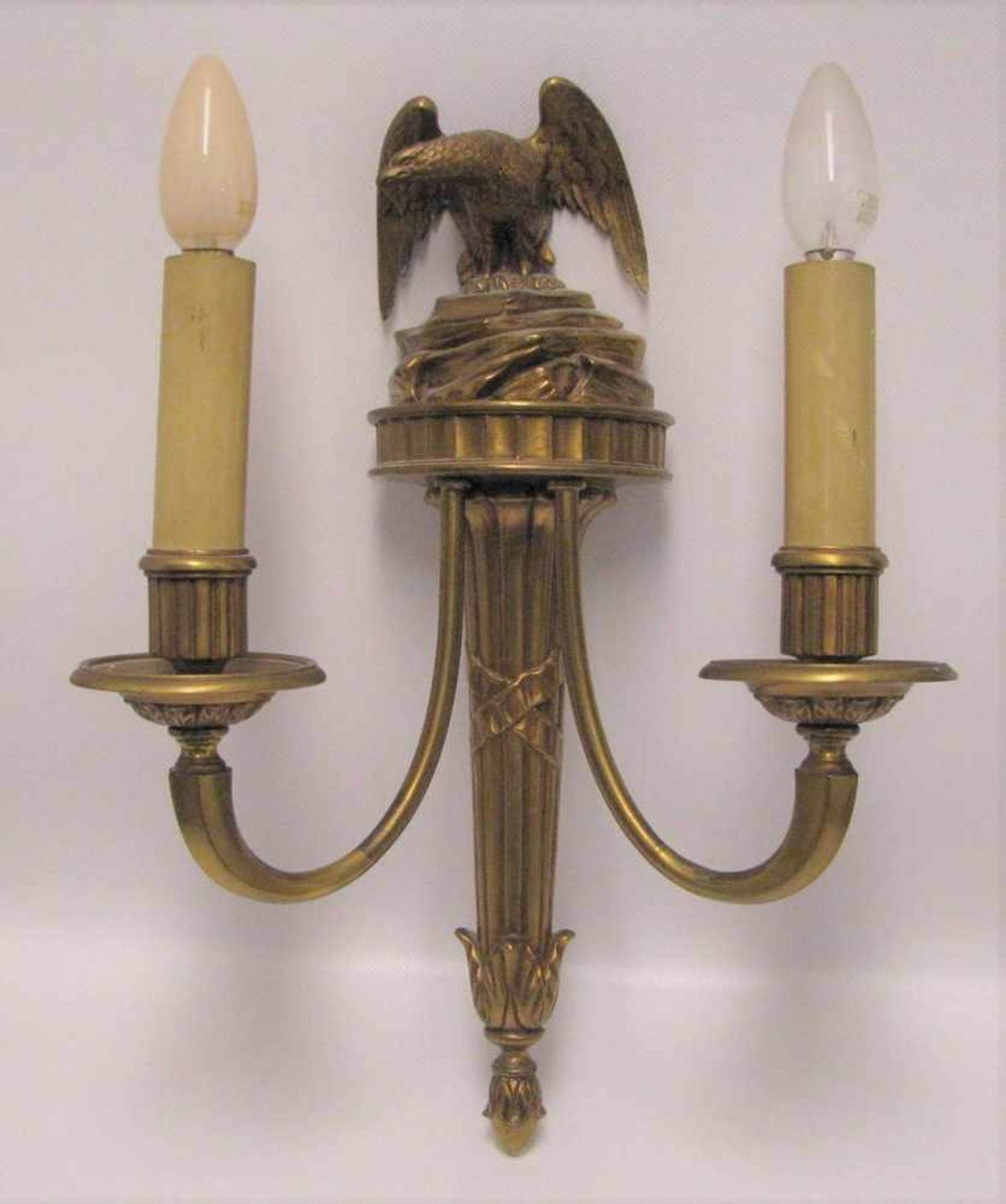 Wandkerzenleuchter, Napoleonischer Stil, Bronze, Adlerfigur, 2-flammig, 42 x 31 x 16 cm.- - -19.00 %