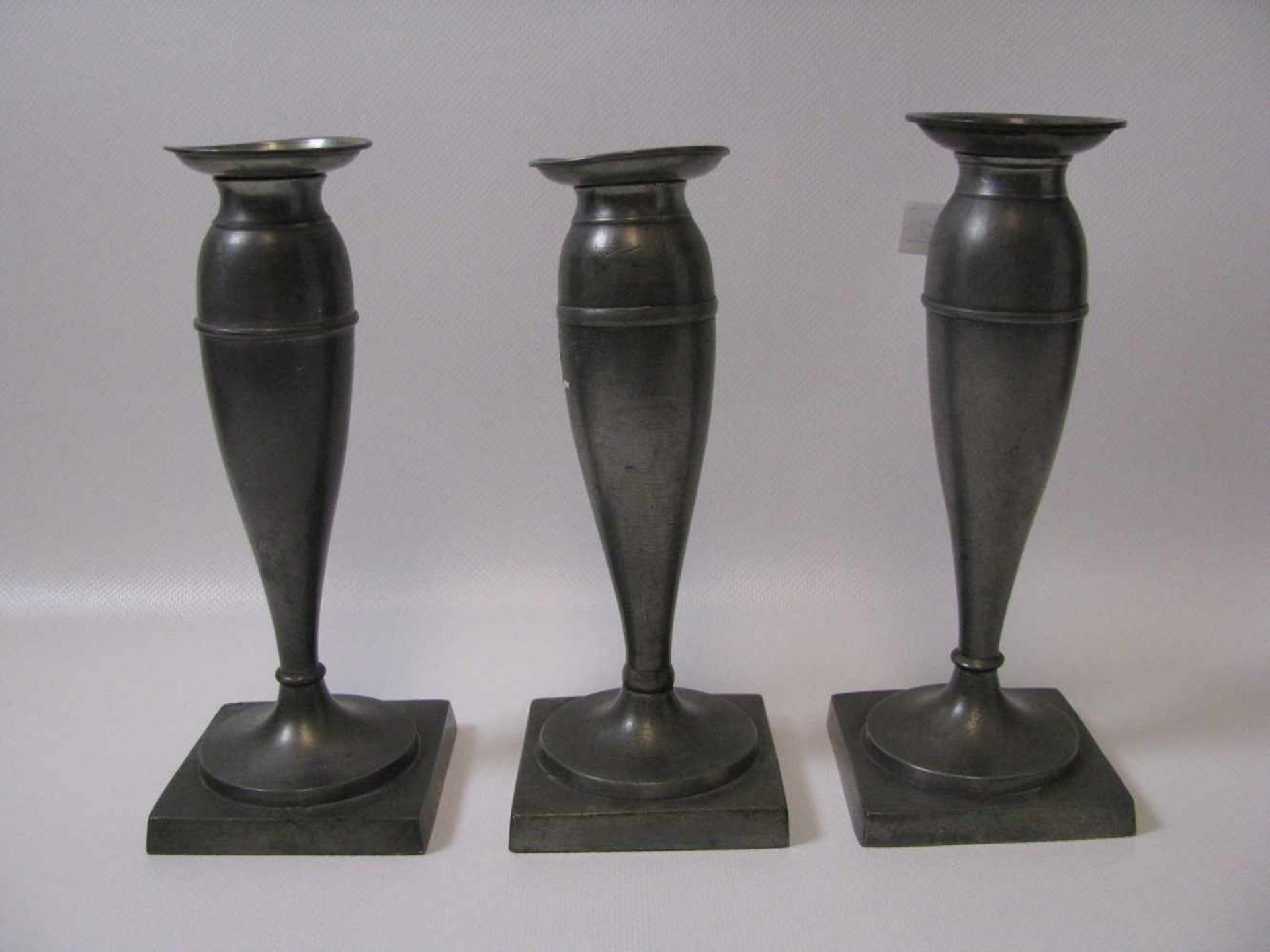 3 Kerzenleuchter, um 1900, Zinn, h 19,5 cm, d 8 cm.- - -19.00 % buyer's premium on the hammer