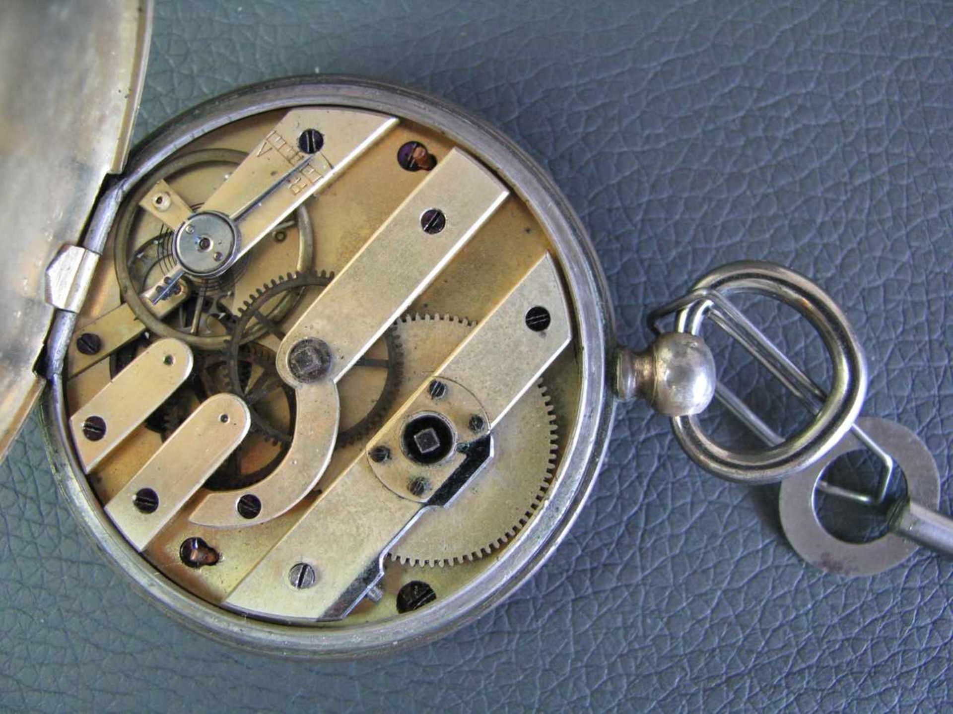 Taschenuhr, 19. Jahrhundert, Silbergehäuse, Schlüsselaufzug, mit Schlüssel, intakt, d 4,9 cm.- - - - Image 3 of 3