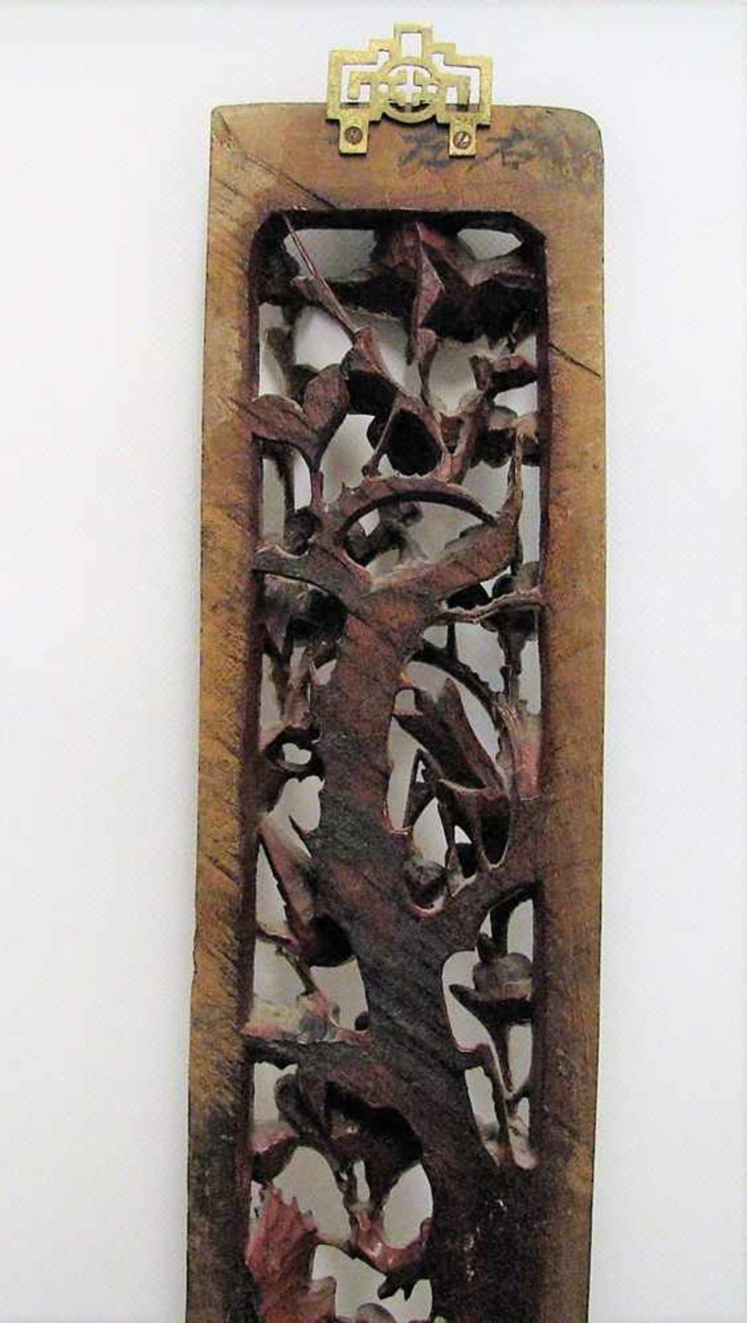 Schnitzerei, China, 19. Jahrhundert, Edelholz fein beschnitzt mit Darstellungen von Drachen, - Bild 4 aus 4