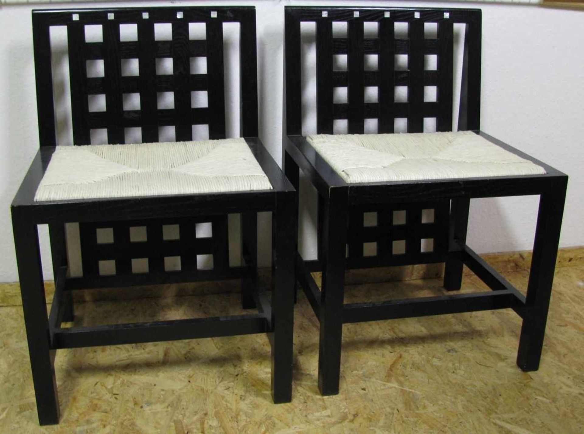 2 Designer-Stühle à la Modell 324 D.S. 3, Entwurf Charles Rennie Mackintosh, wohl Esche