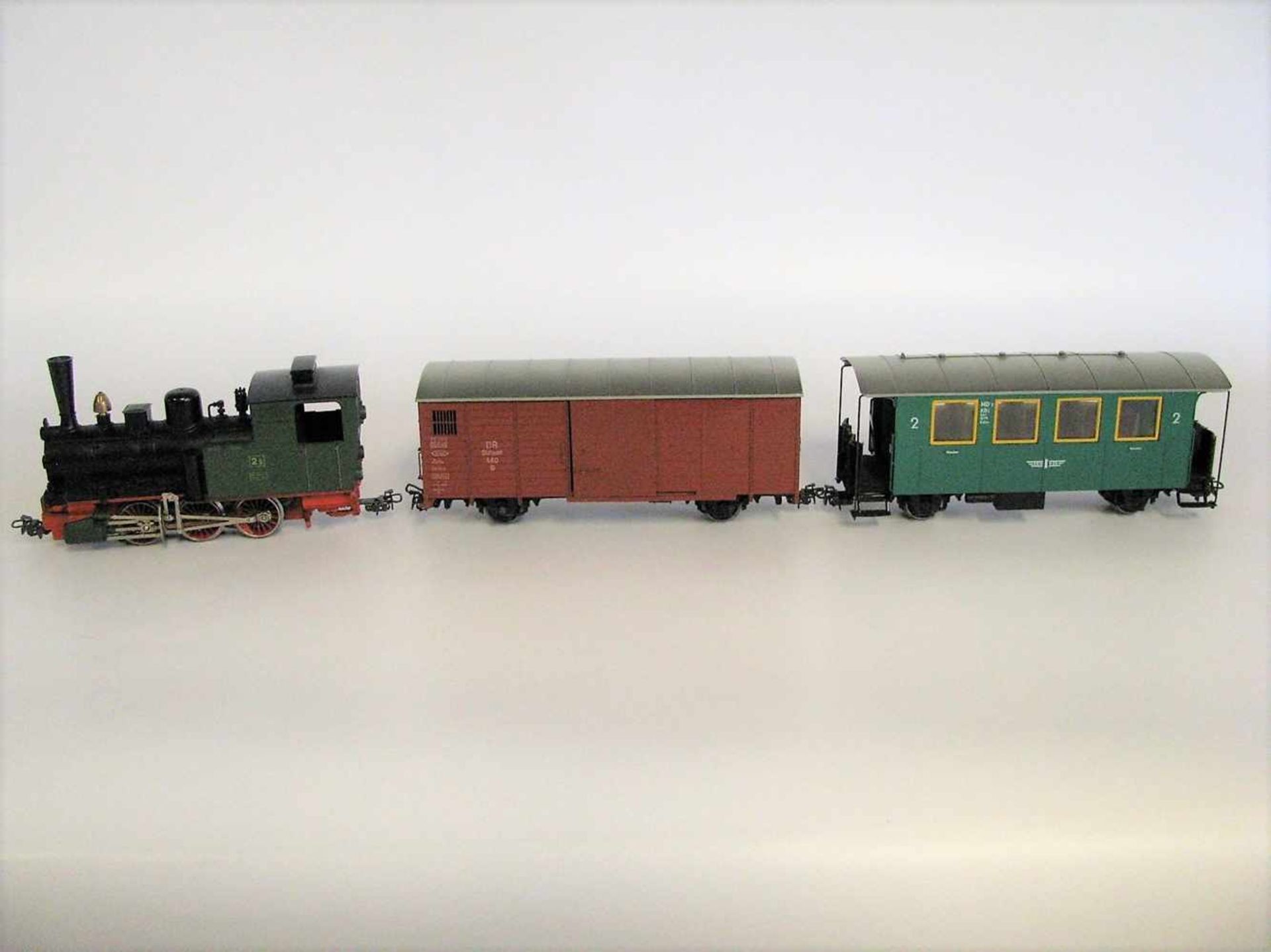 Elektro-Dampflokomotive mit Personen- und Güterwagen, Märklin Minex, S2, Lokomotive 9,2 x 17,5 x 5,5