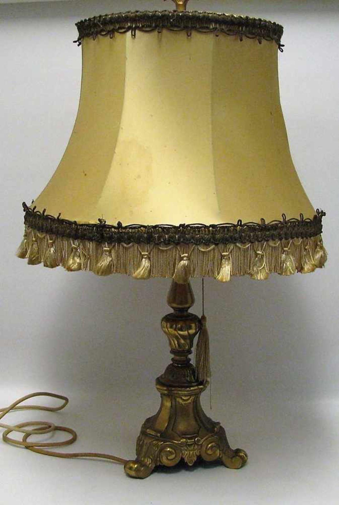 Tischlampe, Barockstil, Bronze, h 68 cm, d 19 cm.- - -19.00 % buyer's premium on the hammer