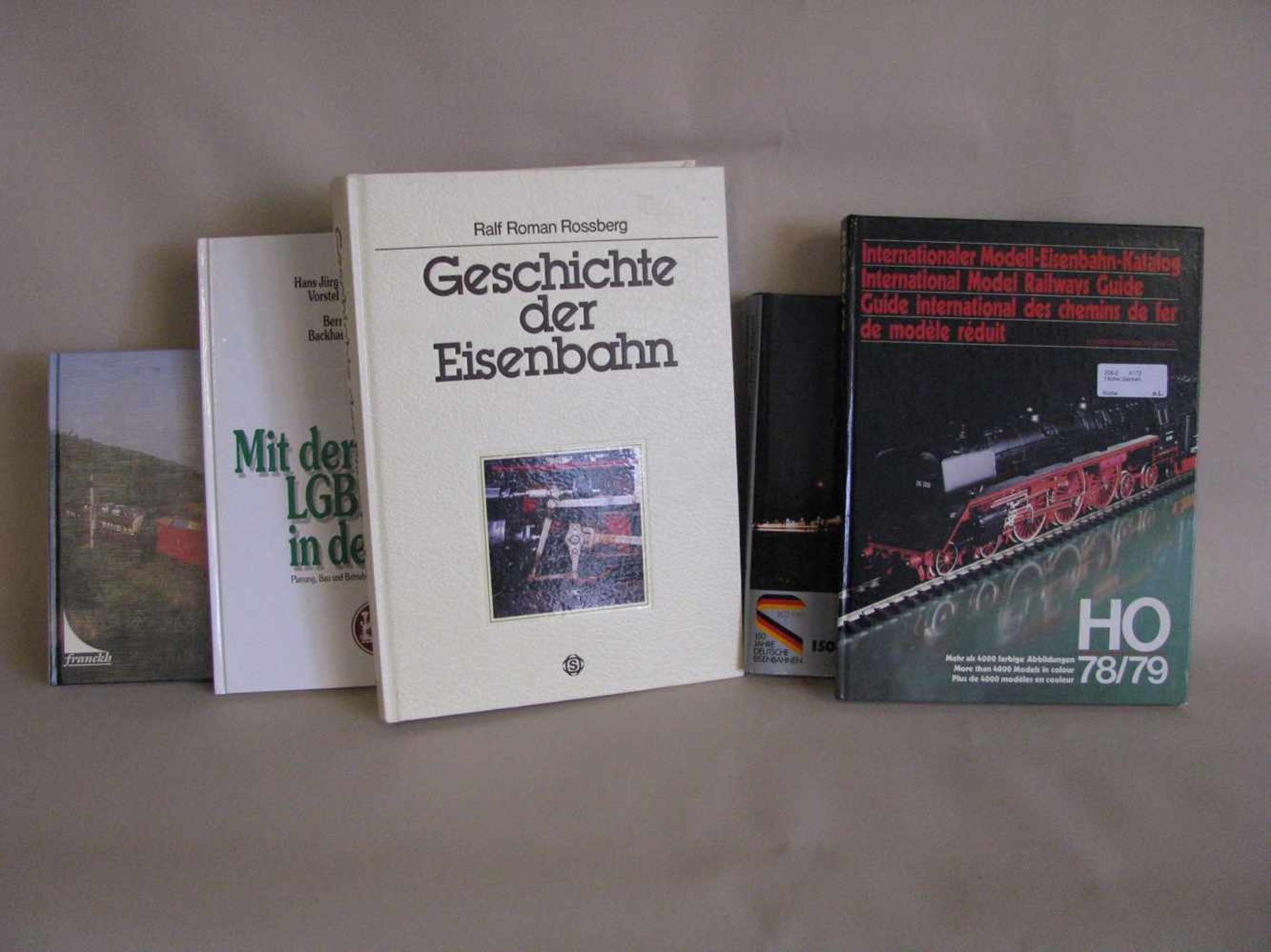 5 diverse Bücher zum Thema "Eisenbahn".- - -19.00 % buyer's premium on the hammer price19.00 % VAT
